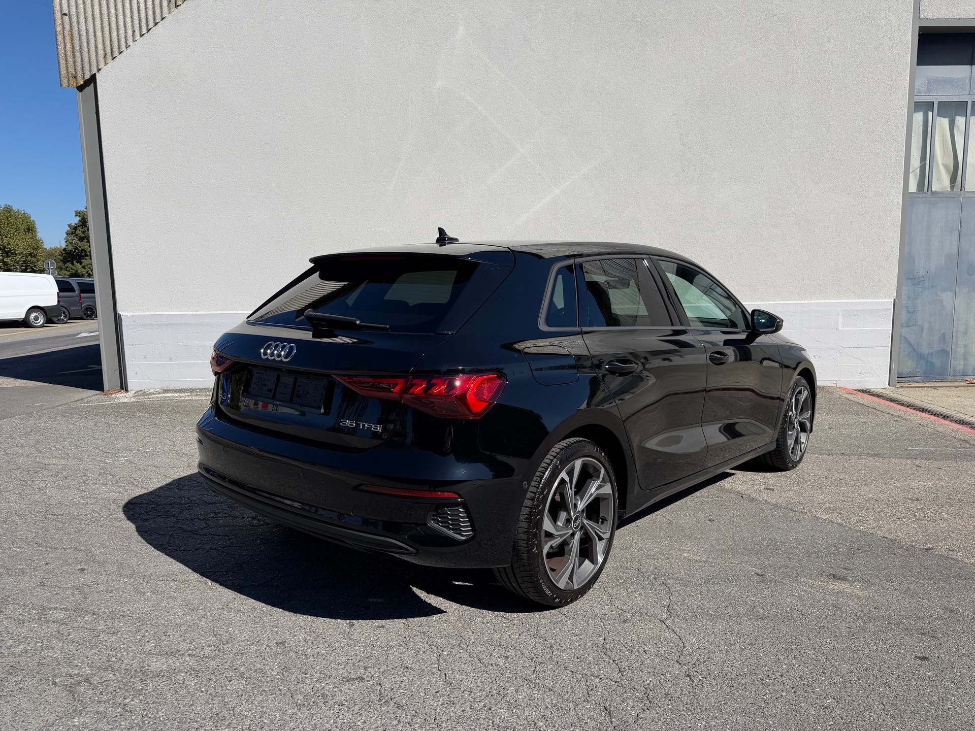 AUDI A3 Sportback 35 TFSI S line Attraction S-tronic-image-2