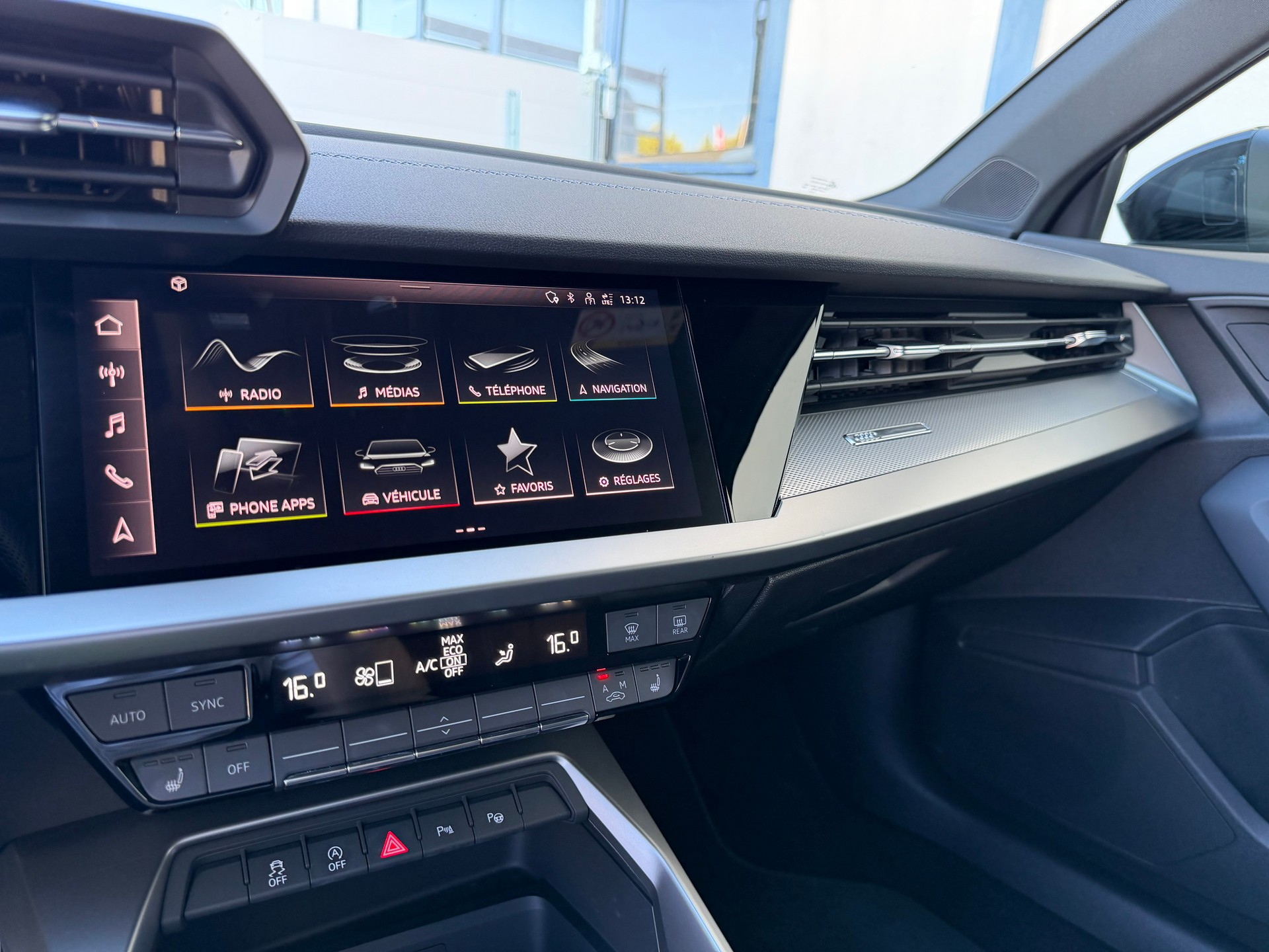 AUDI A3 Sportback 35 TFSI S line Attraction S-tronic-image-11
