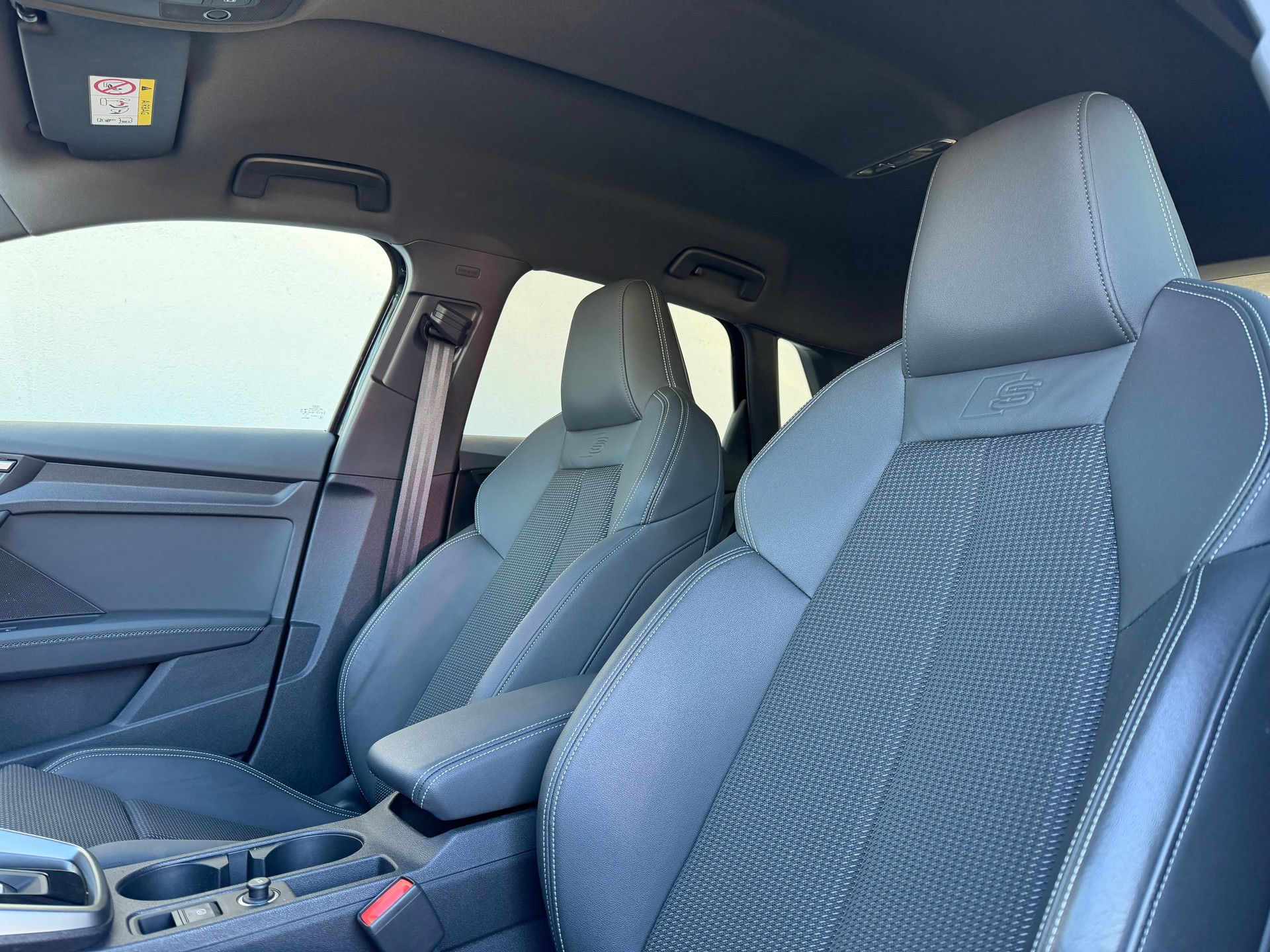 AUDI A3 Sportback 35 TFSI S line Attraction S-tronic-image-8