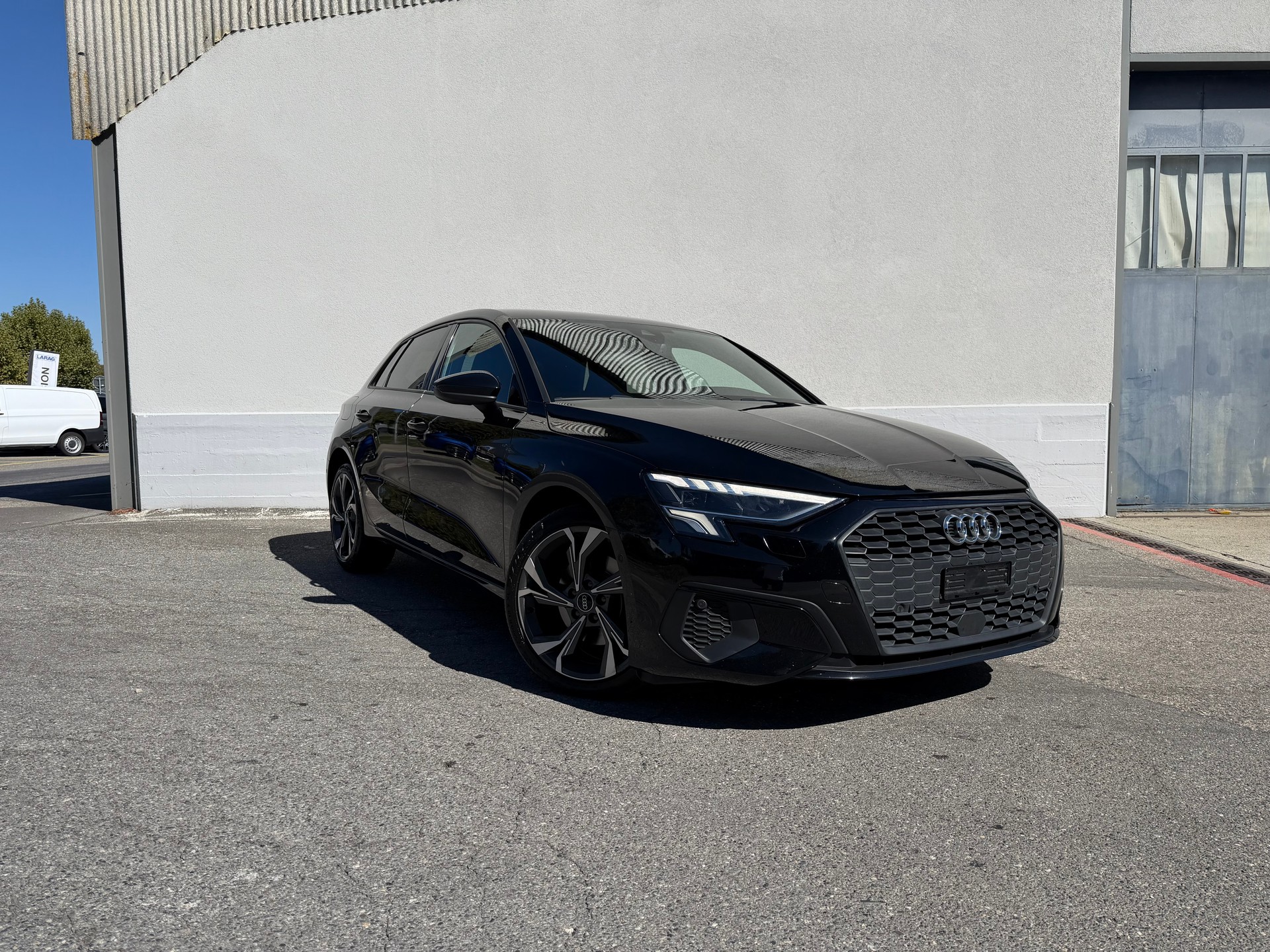 AUDI A3 Sportback 35 TFSI S line Attraction S-tronic-image-1