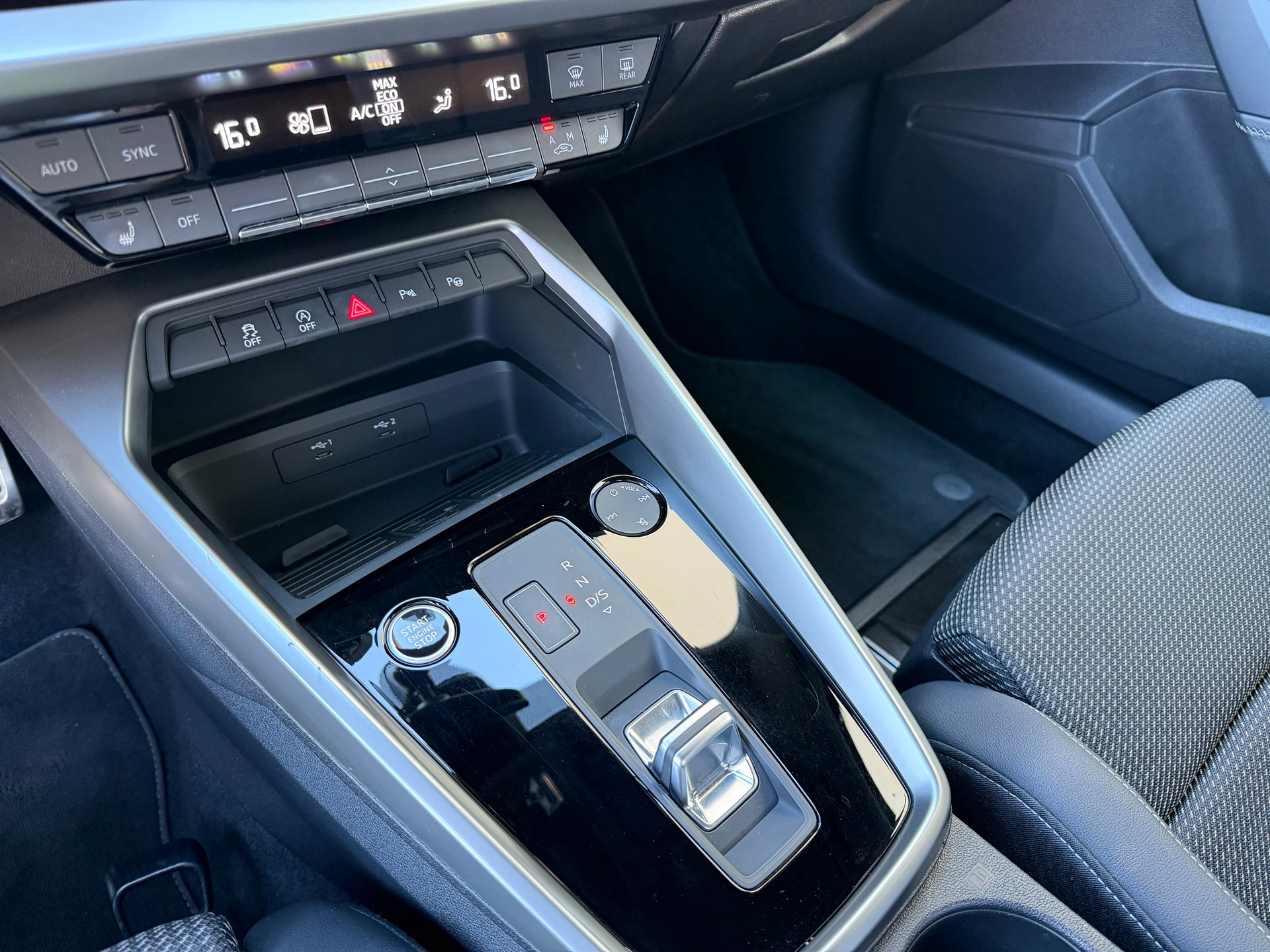 AUDI A3 Sportback 35 TFSI S line Attraction S-tronic-image-12