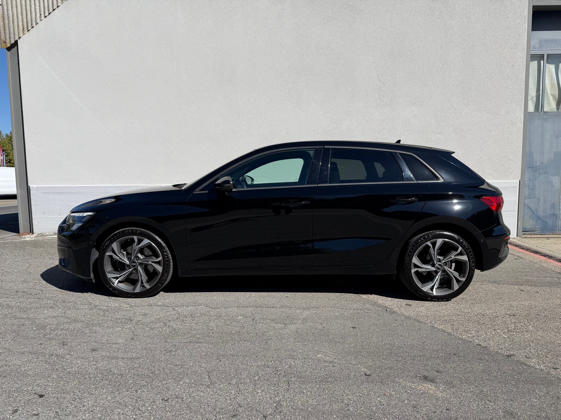 AUDI A3 Sportback 35 TFSI S line Attraction S-tronic-image-5