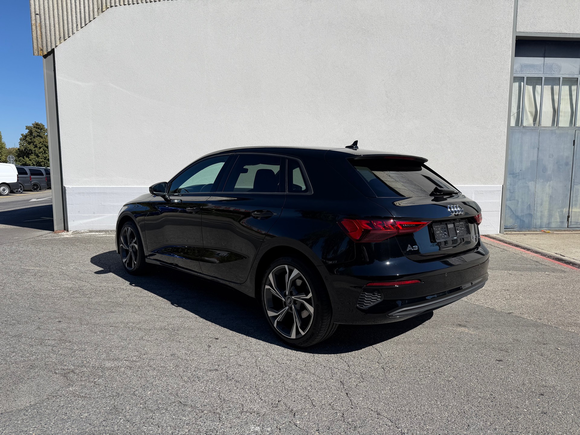 AUDI A3 Sportback 35 TFSI S line Attraction S-tronic-image-4