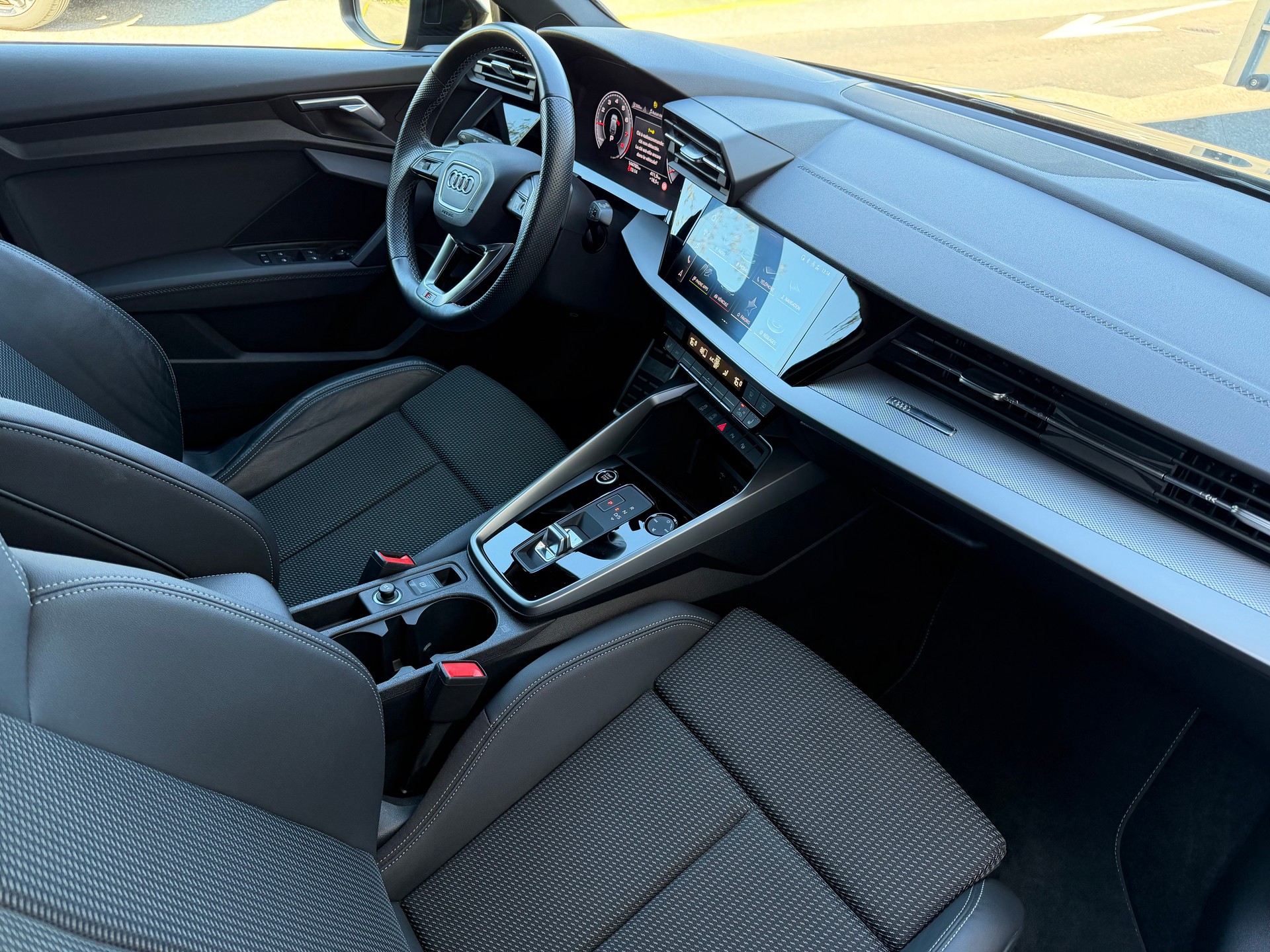 AUDI A3 Sportback 35 TFSI S line Attraction S-tronic-image-10