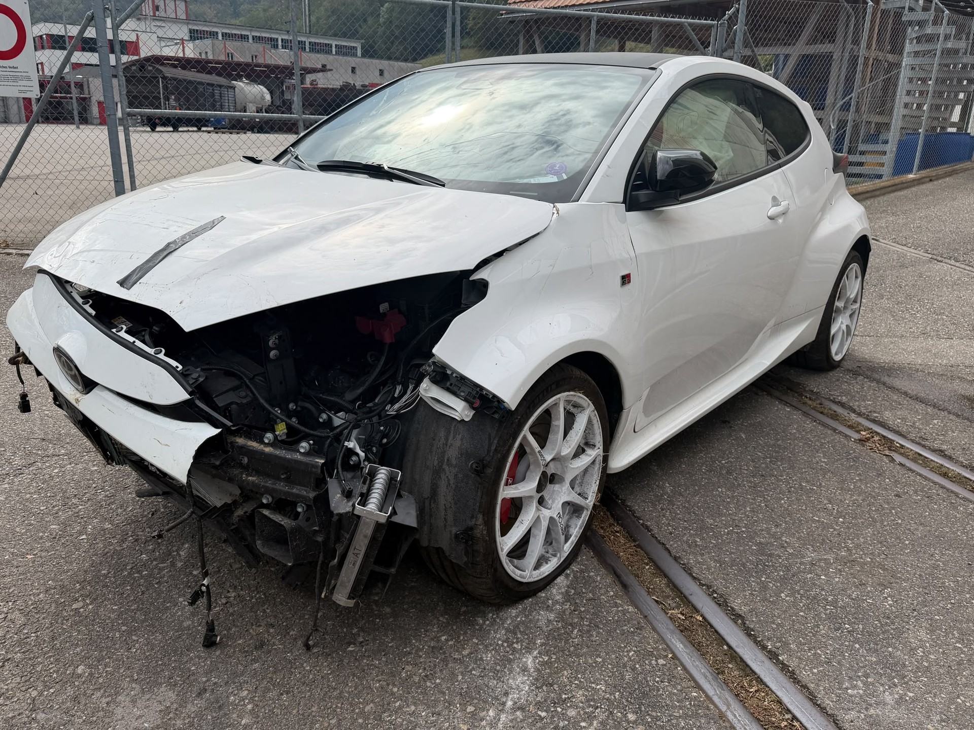 TOYOTA Yaris 1.6 GR Sport A-image-2