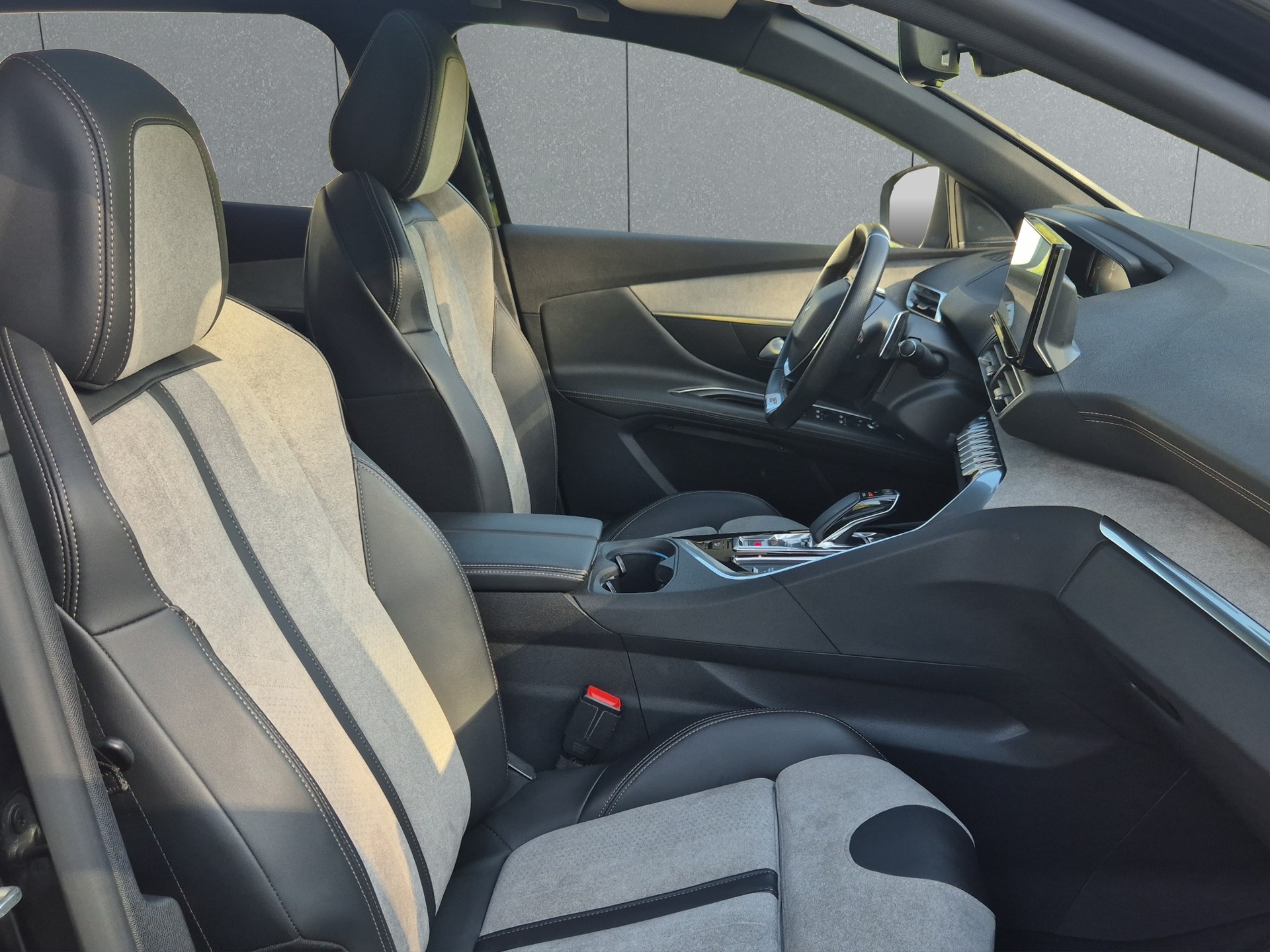 PEUGEOT 3008 1.6 Plug-in Hybrid4 GT Pack-image-16