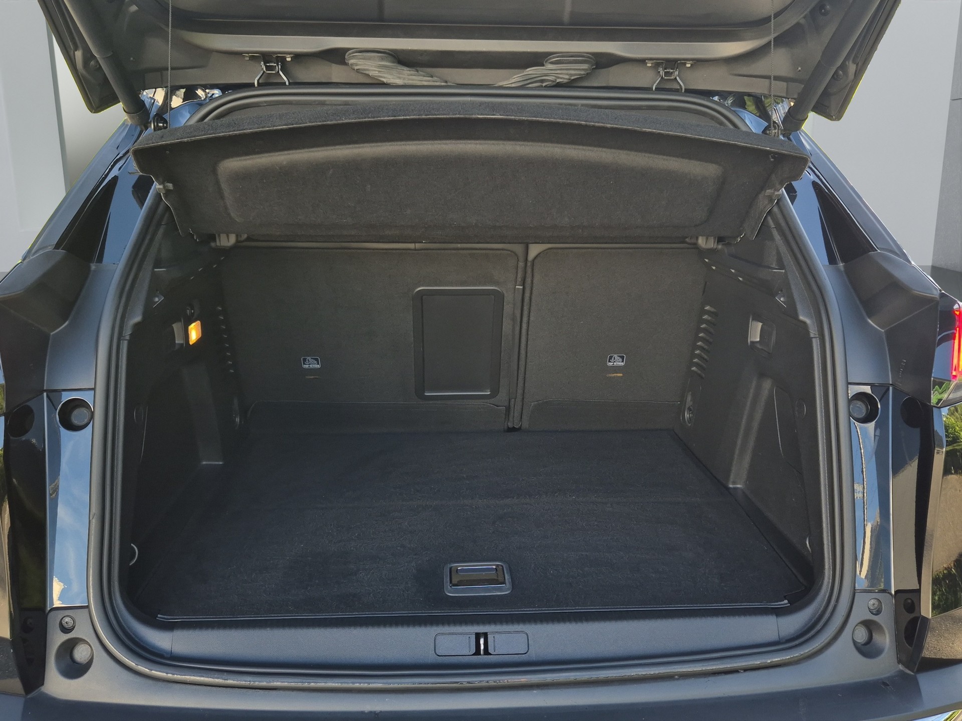 PEUGEOT 3008 1.6 Plug-in Hybrid4 GT Pack-image-18