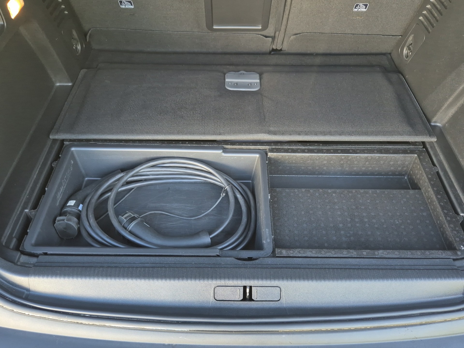PEUGEOT 3008 1.6 Plug-in Hybrid4 GT Pack-image-19