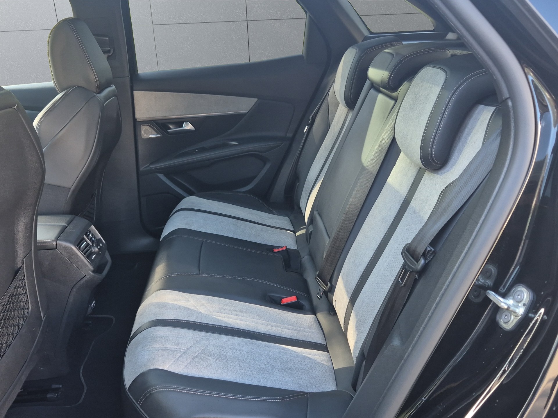 PEUGEOT 3008 1.6 Plug-in Hybrid4 GT Pack-image-15