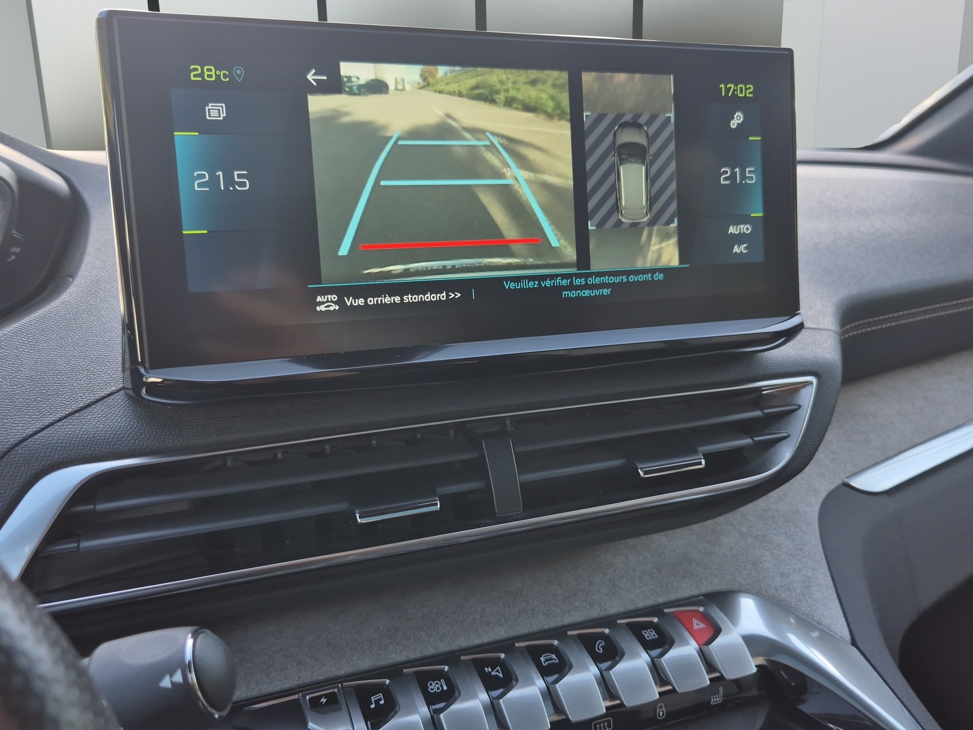 PEUGEOT 3008 1.6 Plug-in Hybrid4 GT Pack-image-11