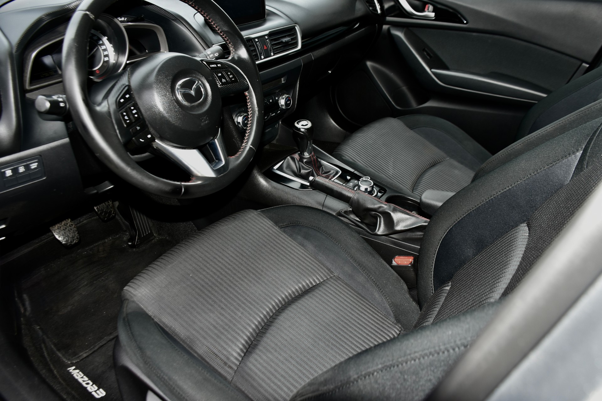 MAZDA 3 2.2 16V CD Revolution-showroom-element-2
