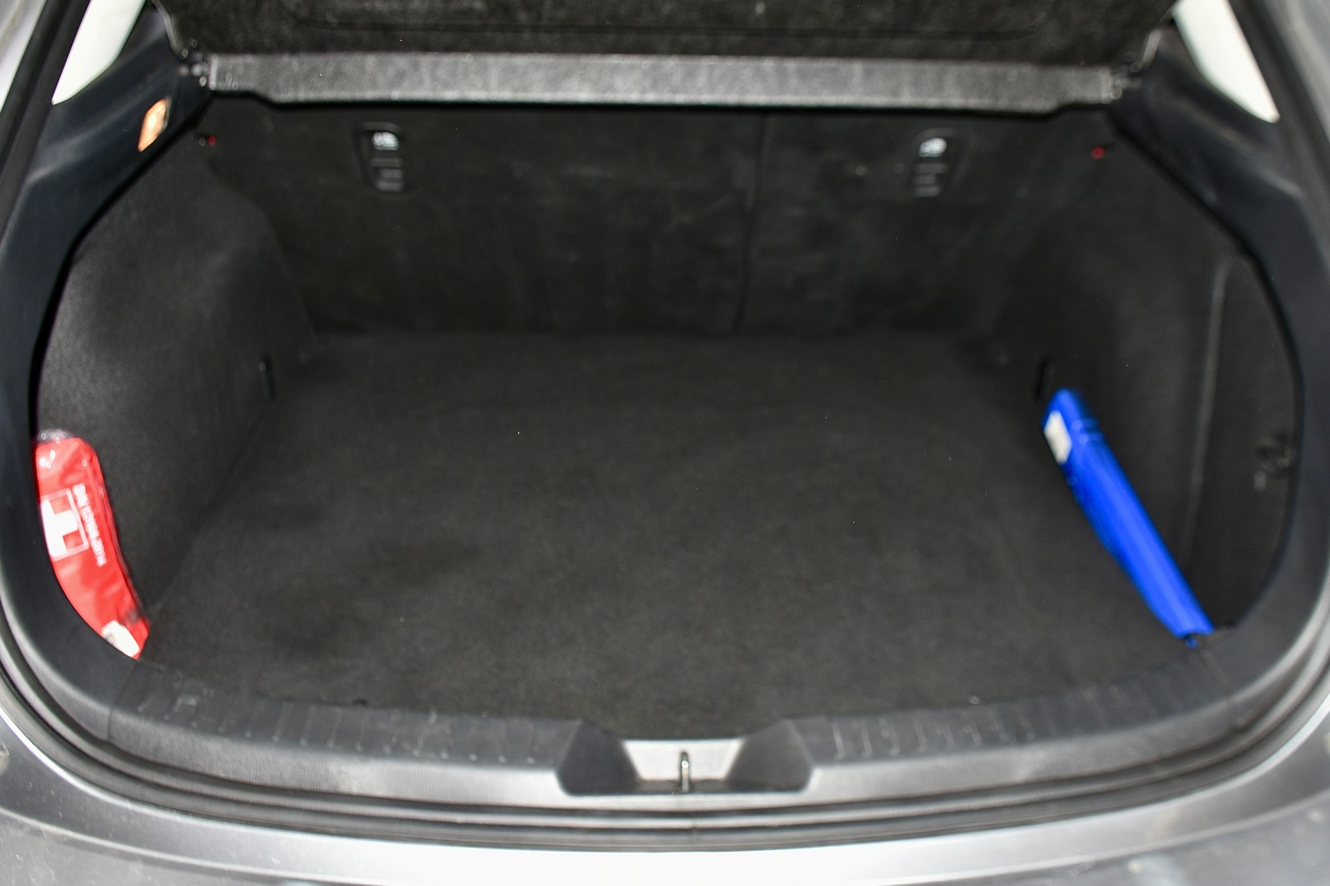 MAZDA 3 2.2 16V CD Revolution-image-7