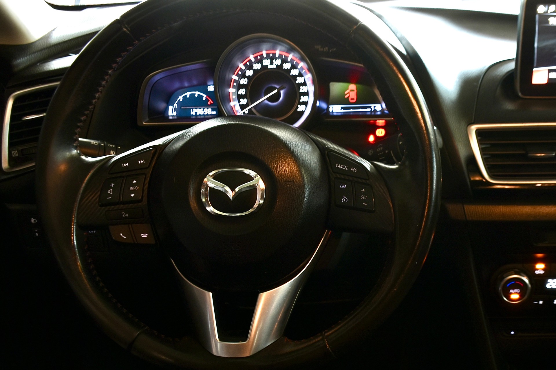 MAZDA 3 2.2 16V CD Revolution-image-9