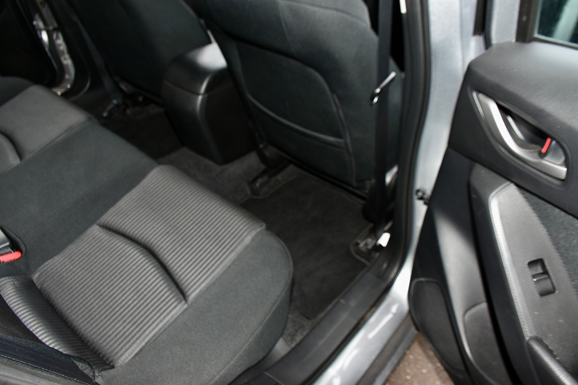 MAZDA 3 2.2 16V CD Revolution-image-6