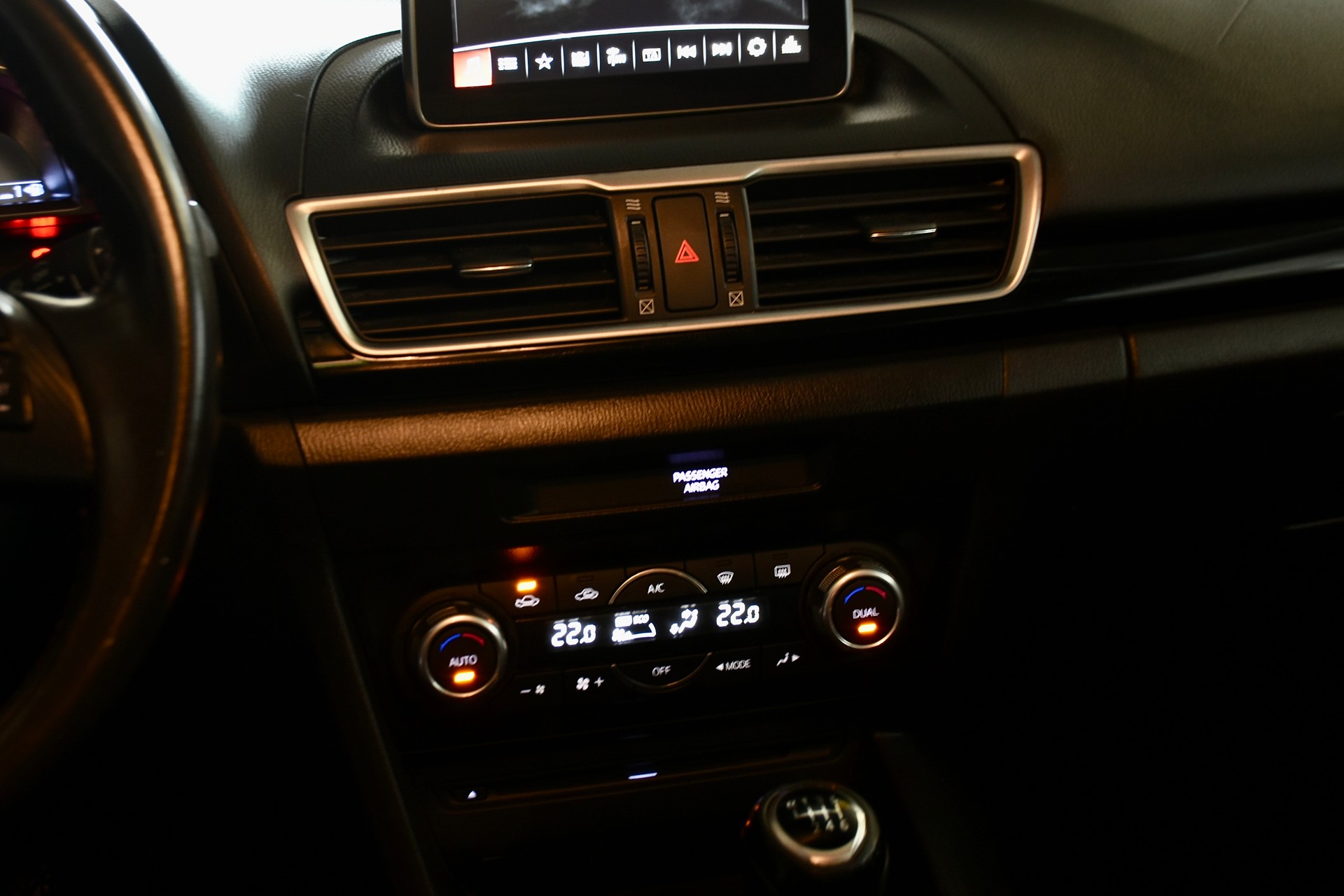 MAZDA 3 2.2 16V CD Revolution-image-10