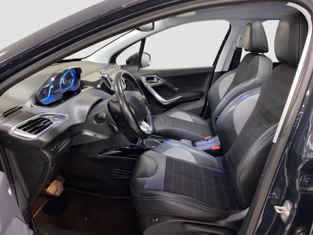 PEUGEOT 2008 1.2 PureTech 110 PS Allure-image-5