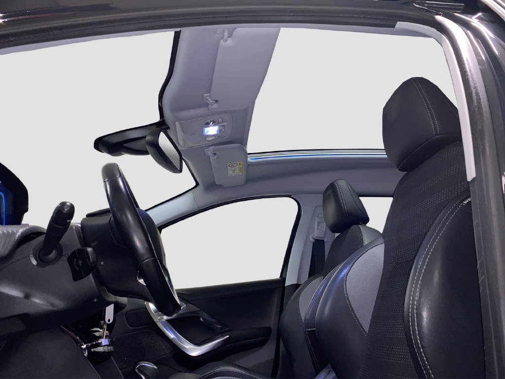 PEUGEOT 2008 1.2 PureTech 110 PS Allure-image-6