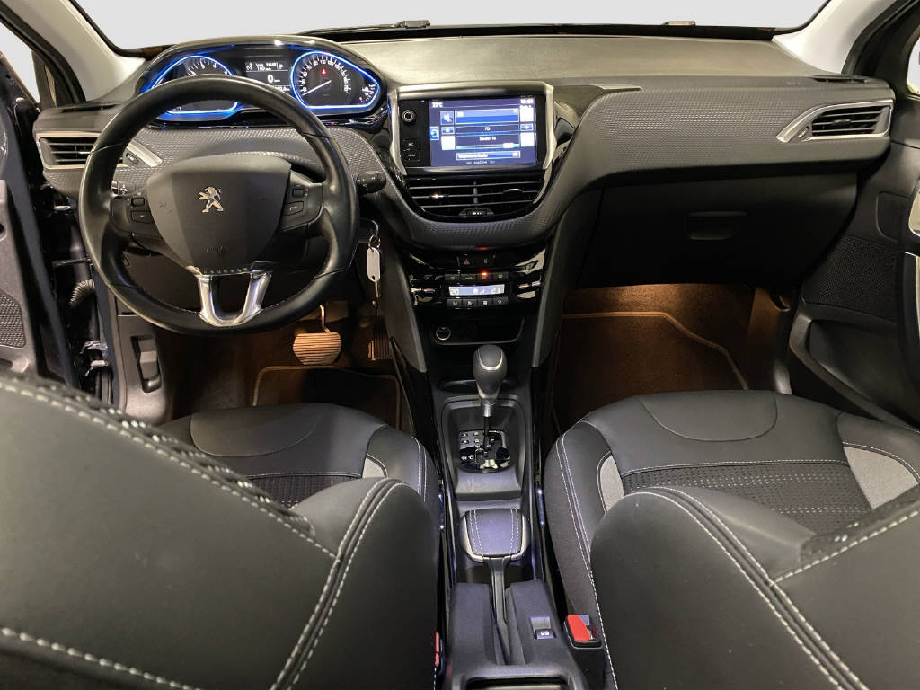 PEUGEOT 2008 1.2 PureTech 110 PS Allure-image-10