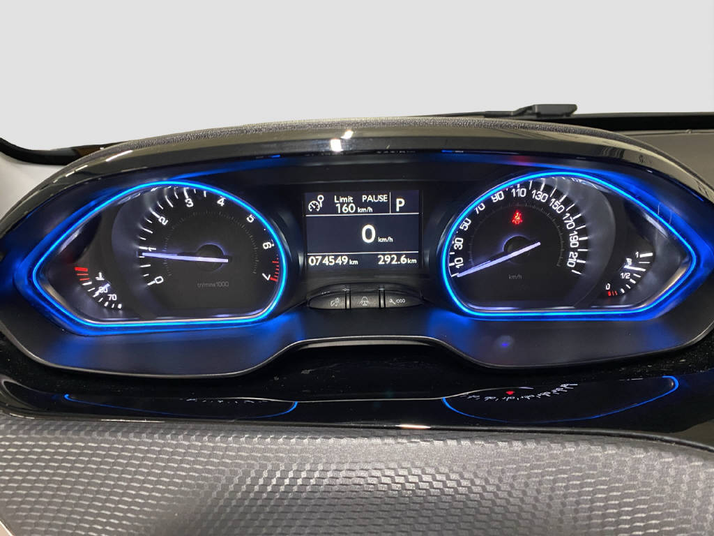 PEUGEOT 2008 1.2 PureTech 110 PS Allure-image-8