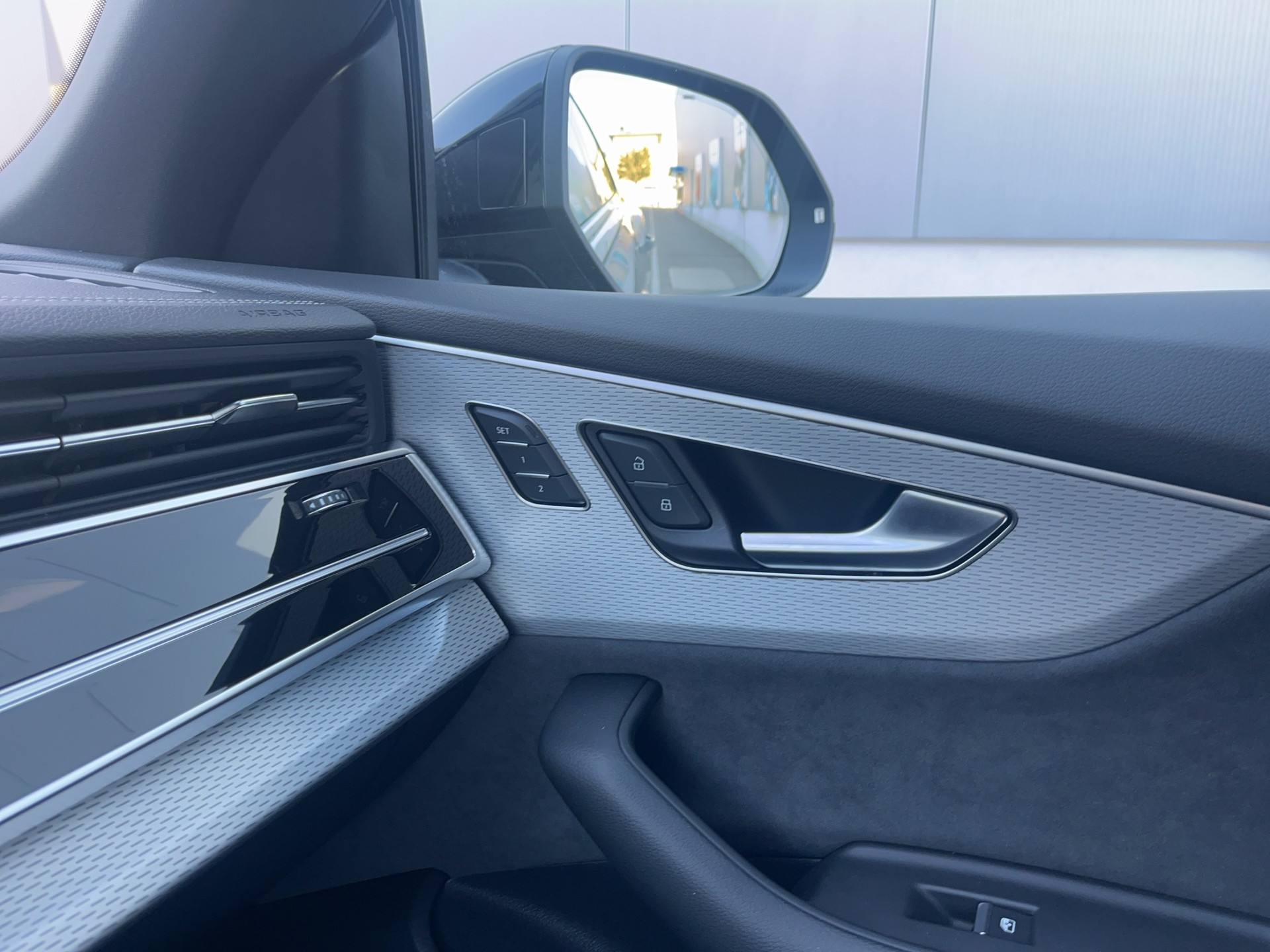 AUDI SQ8 SUV TFSI quattro tiptronic-image-18