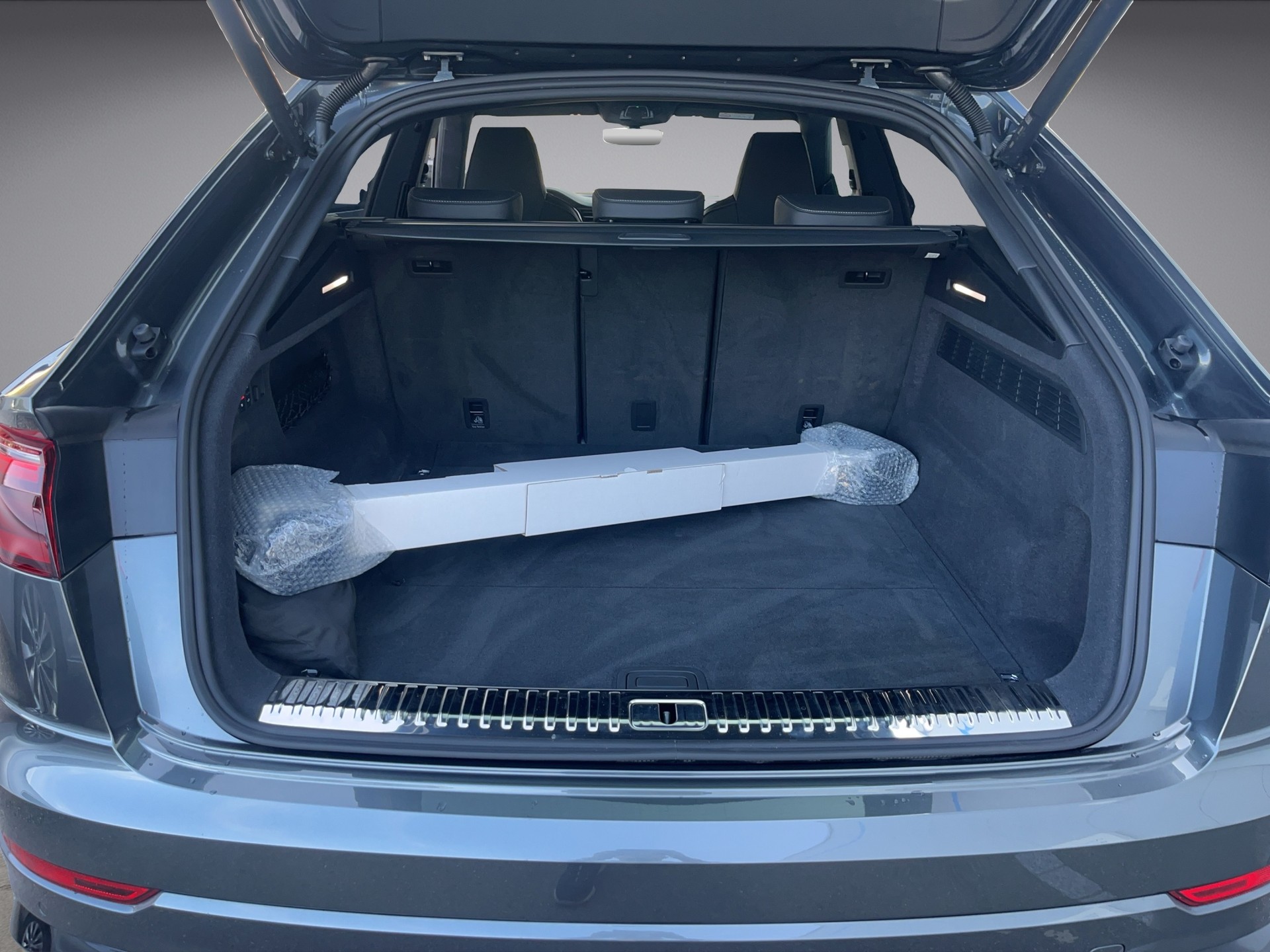 AUDI SQ8 SUV TFSI quattro tiptronic-image-12