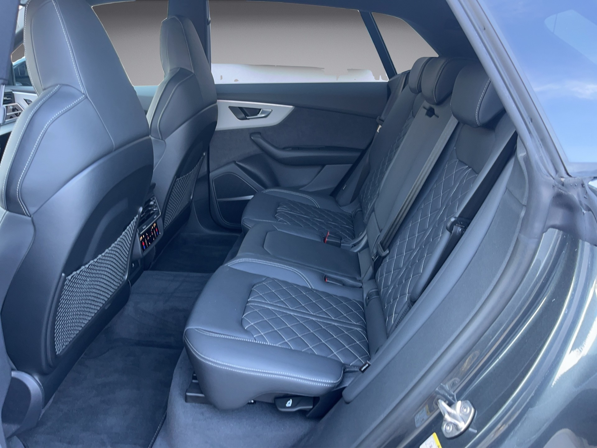 AUDI SQ8 SUV TFSI quattro tiptronic-image-9