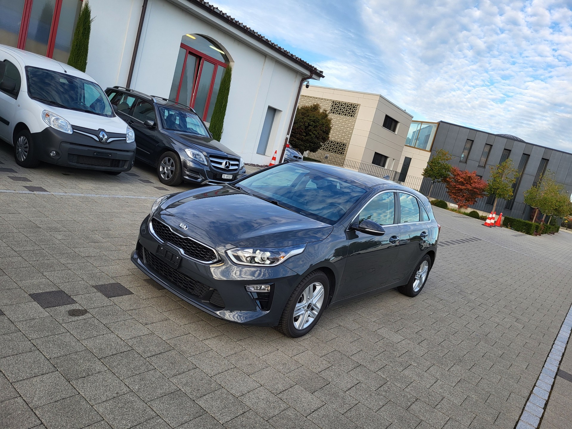 KIA Ceed 1.4 T-GDi Trend DCT-image-4