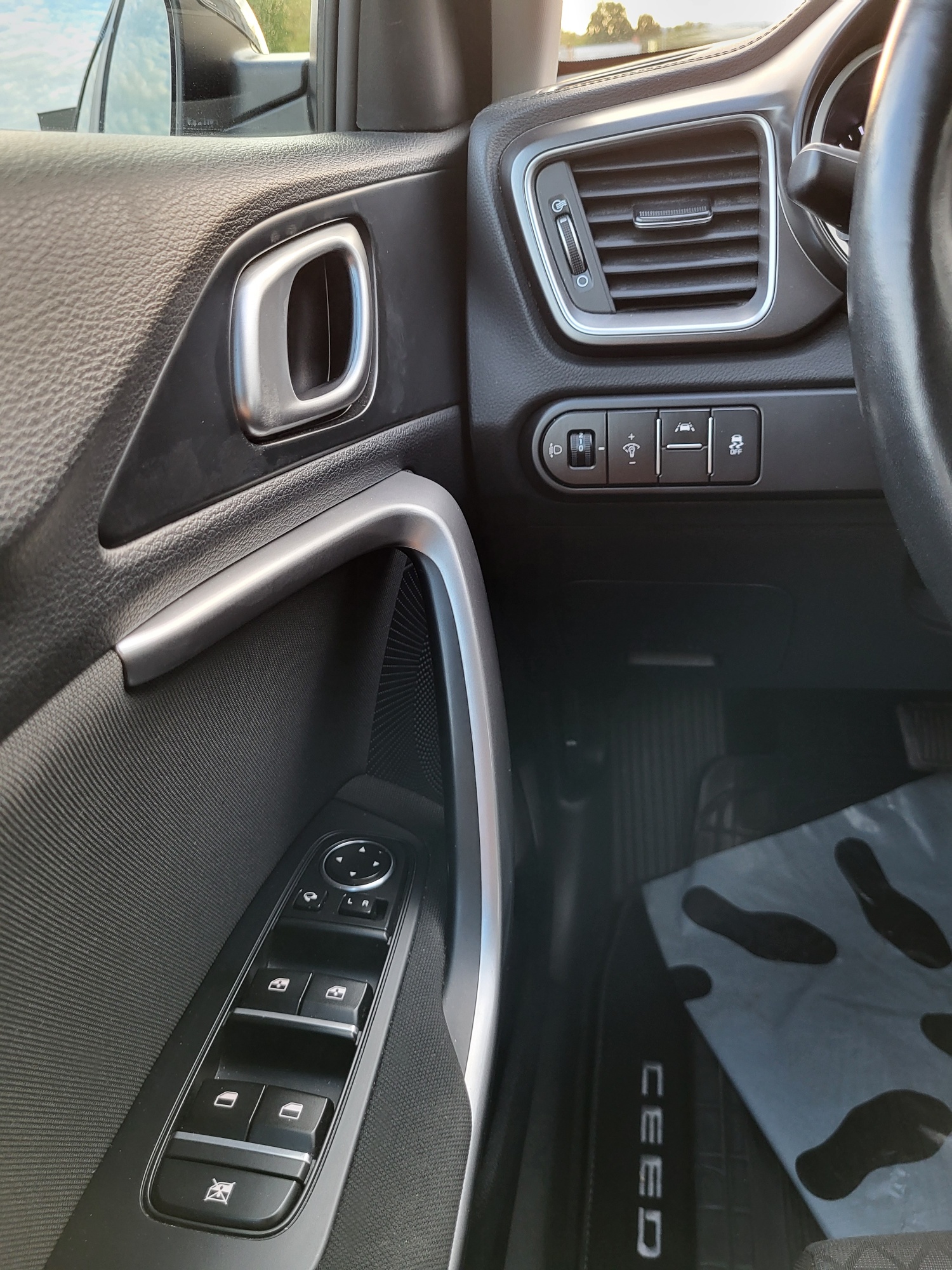 KIA Ceed 1.4 T-GDi Trend DCT-image-10