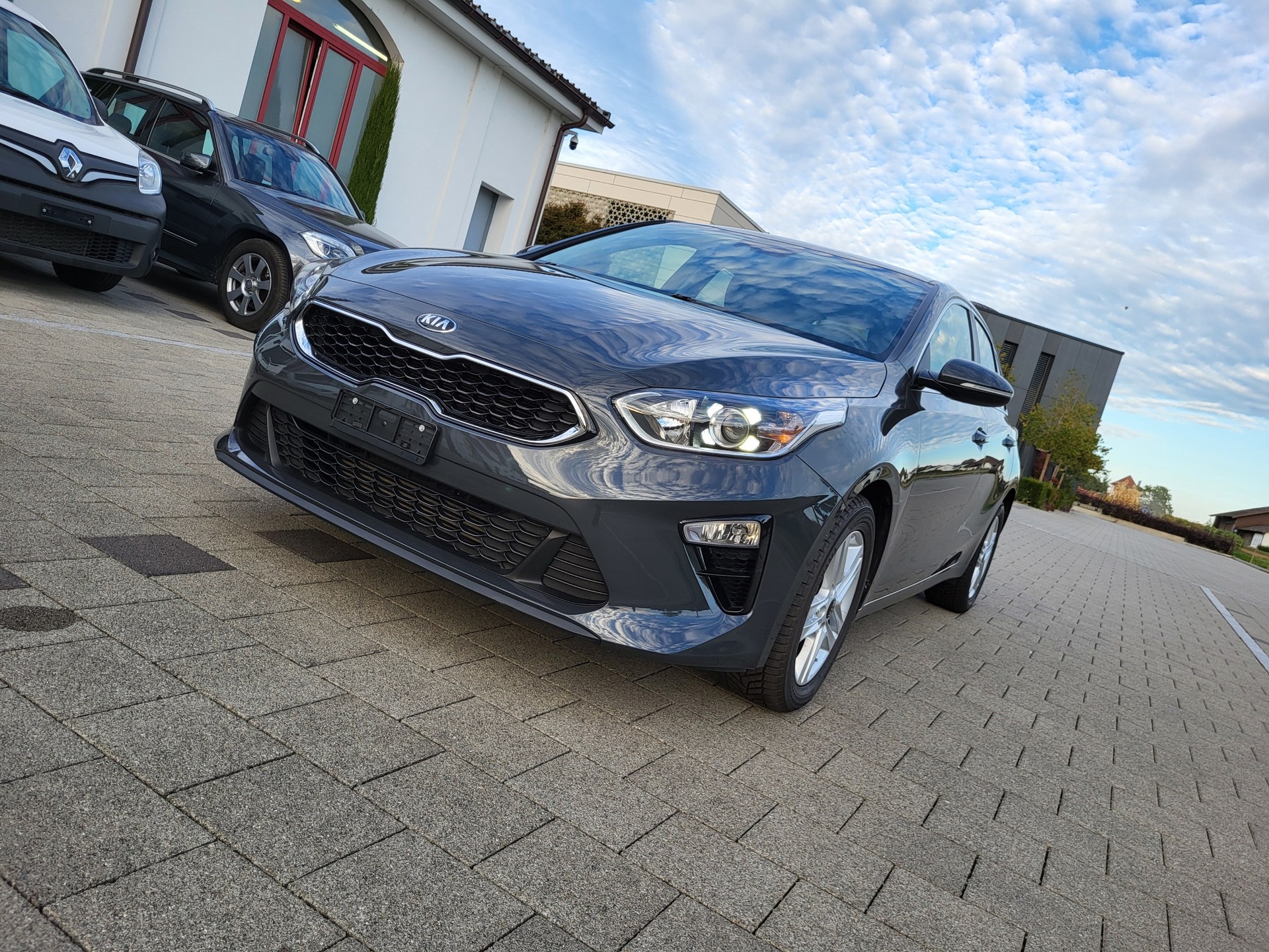 KIA Ceed 1.4 T-GDi Trend DCT-image-0