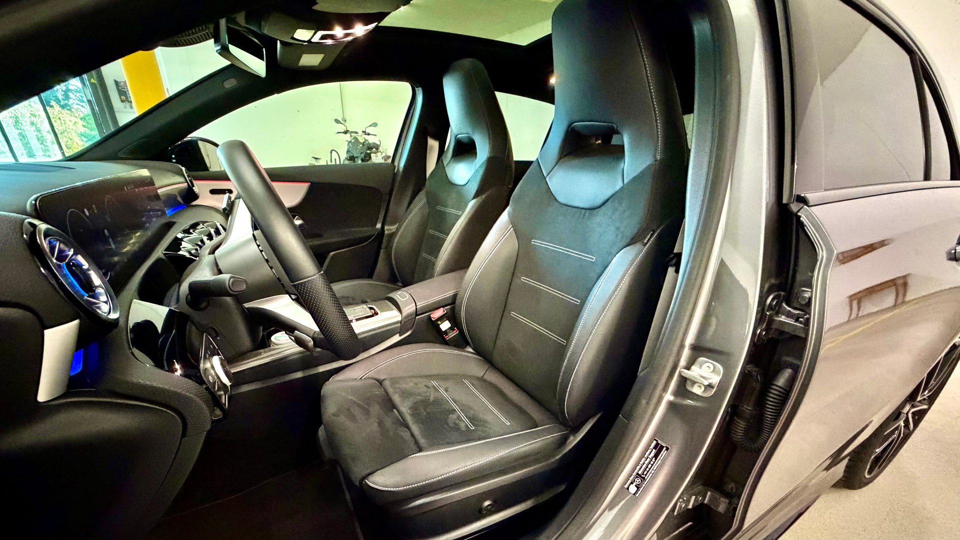 MERCEDES-BENZ A 200 Night Star AMG Line-image-7