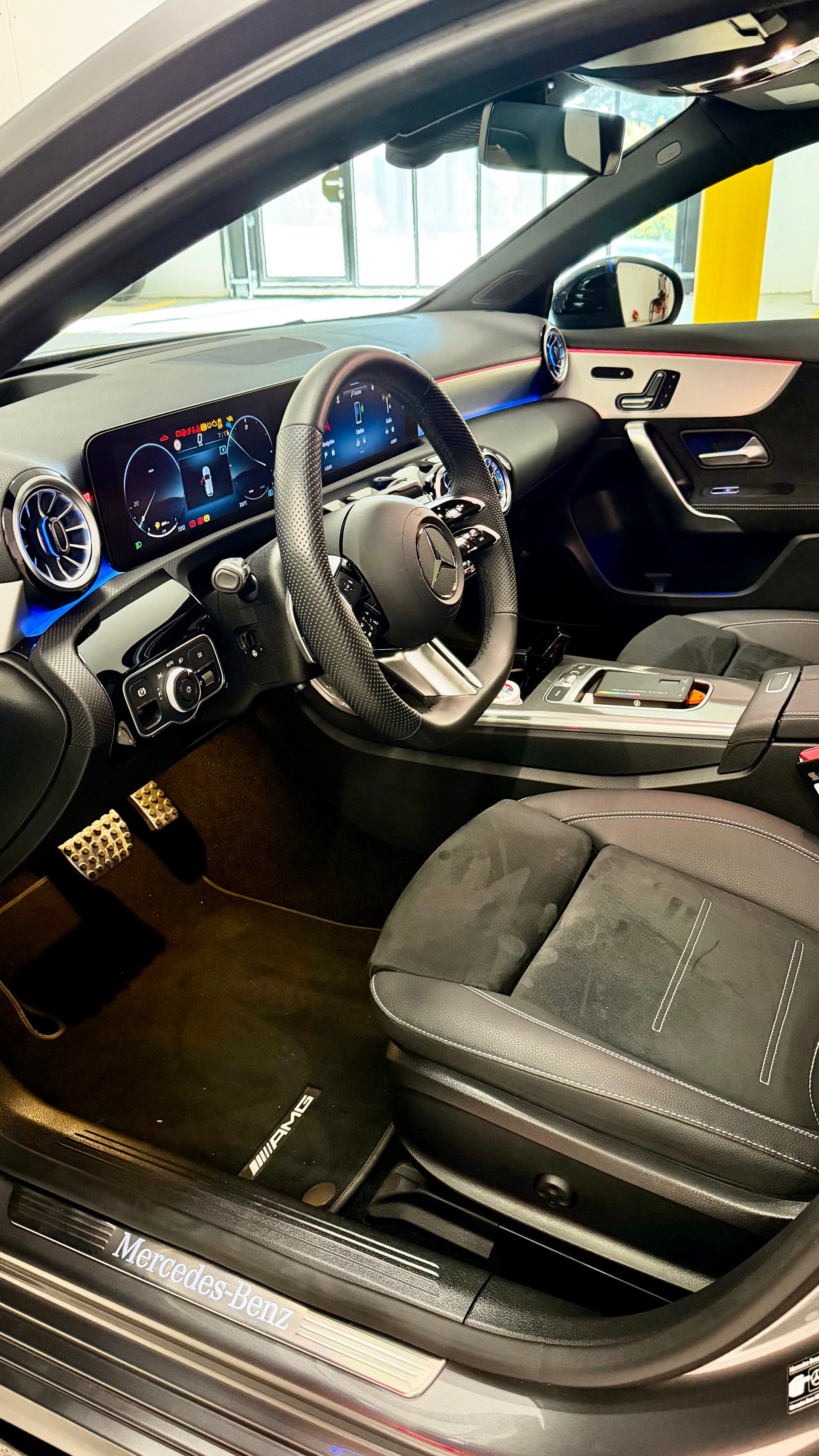MERCEDES-BENZ A 200 Night Star AMG Line-image-8