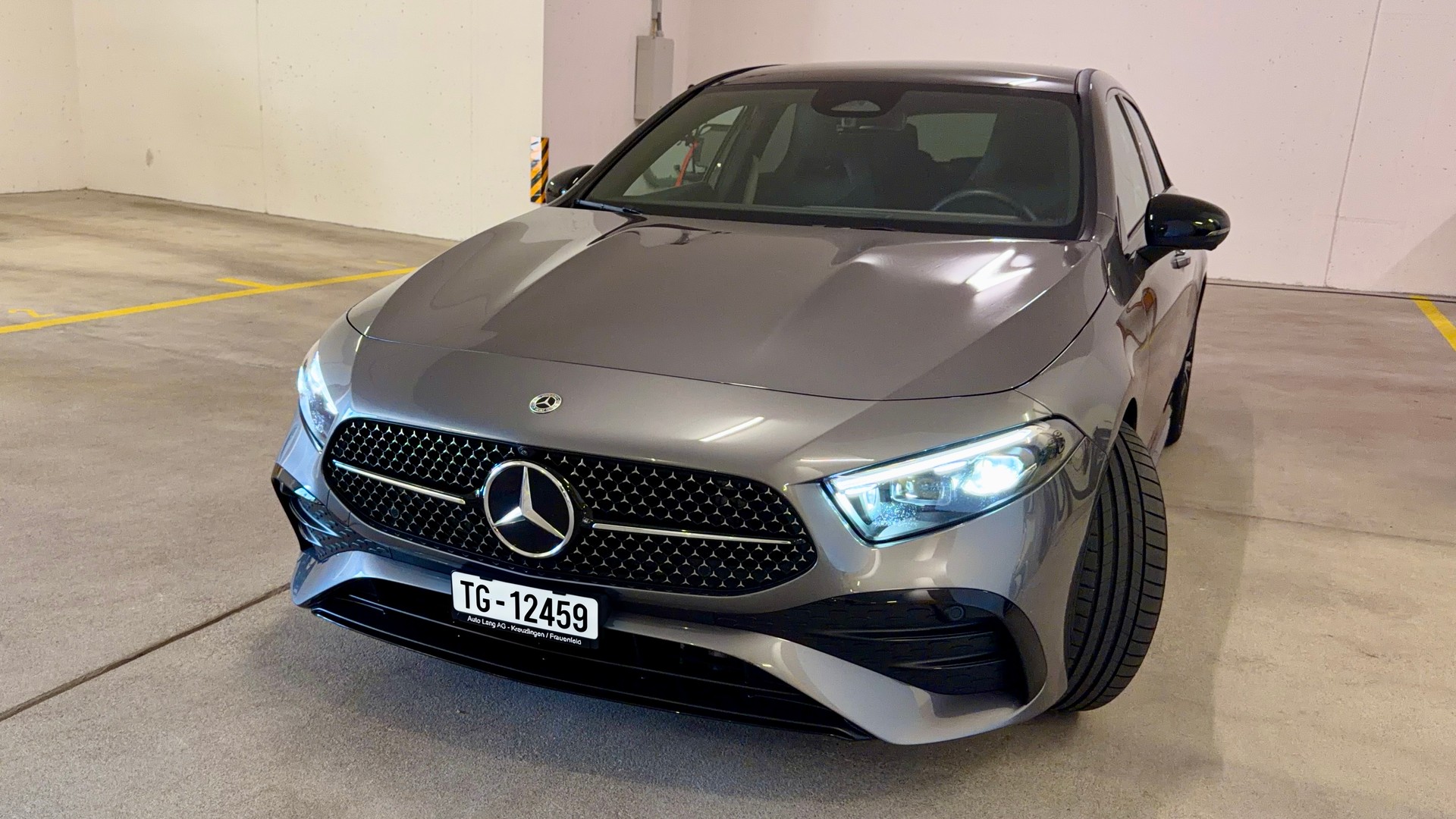 MERCEDES-BENZ A 200 Night Star AMG Line-image-6