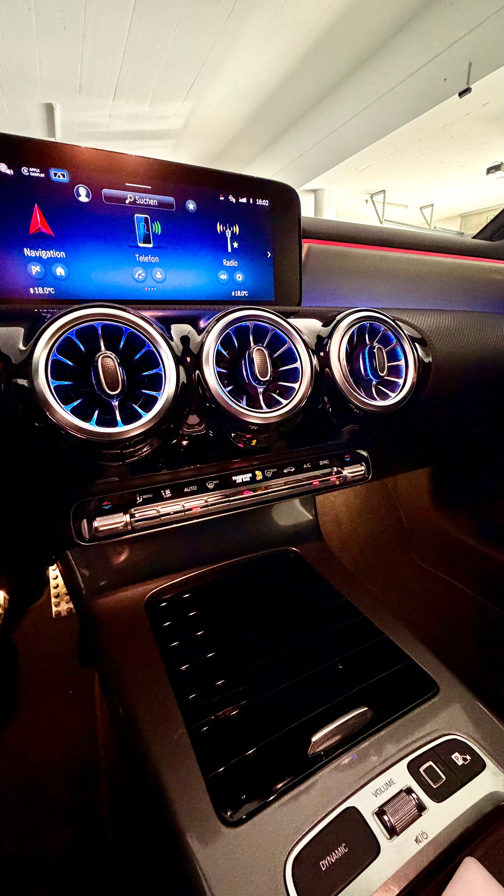 MERCEDES-BENZ A 200 Night Star AMG Line-image-15
