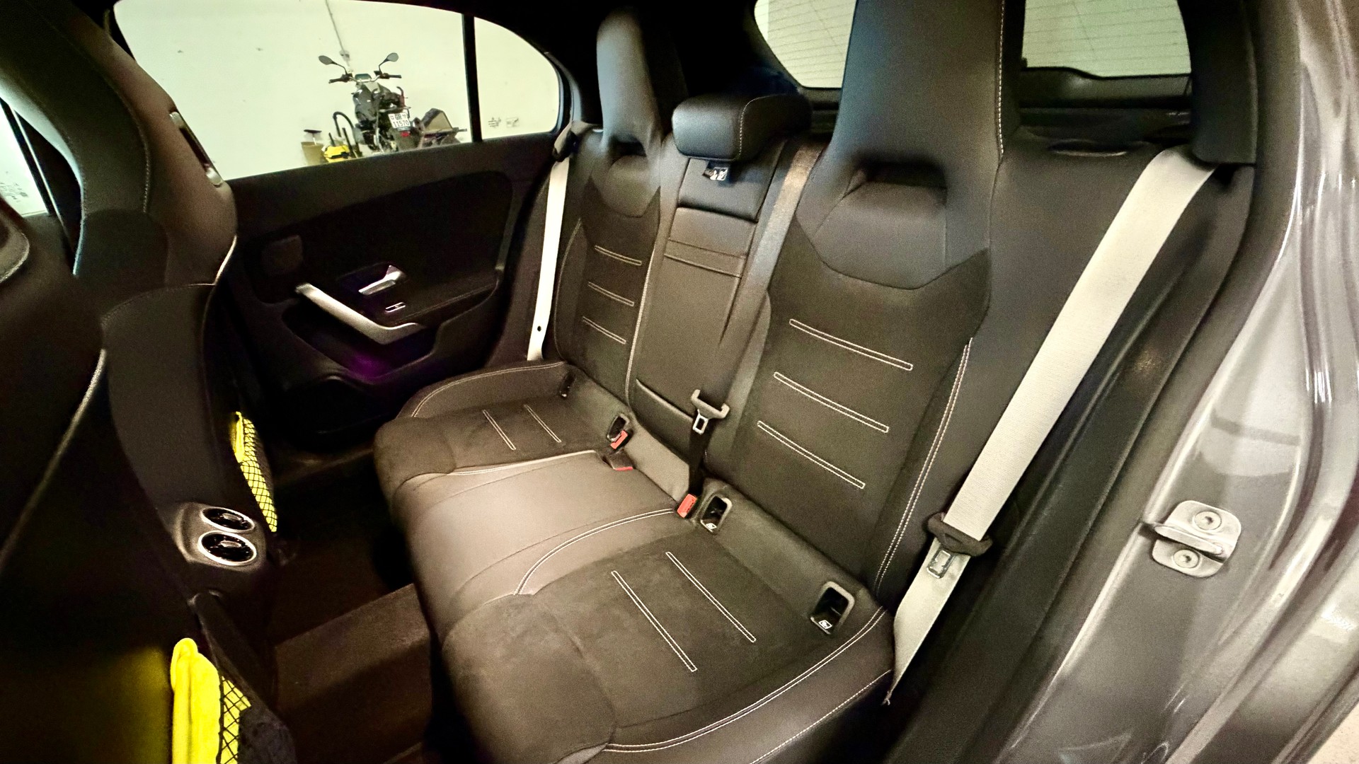 MERCEDES-BENZ A 200 Night Star AMG Line-image-9