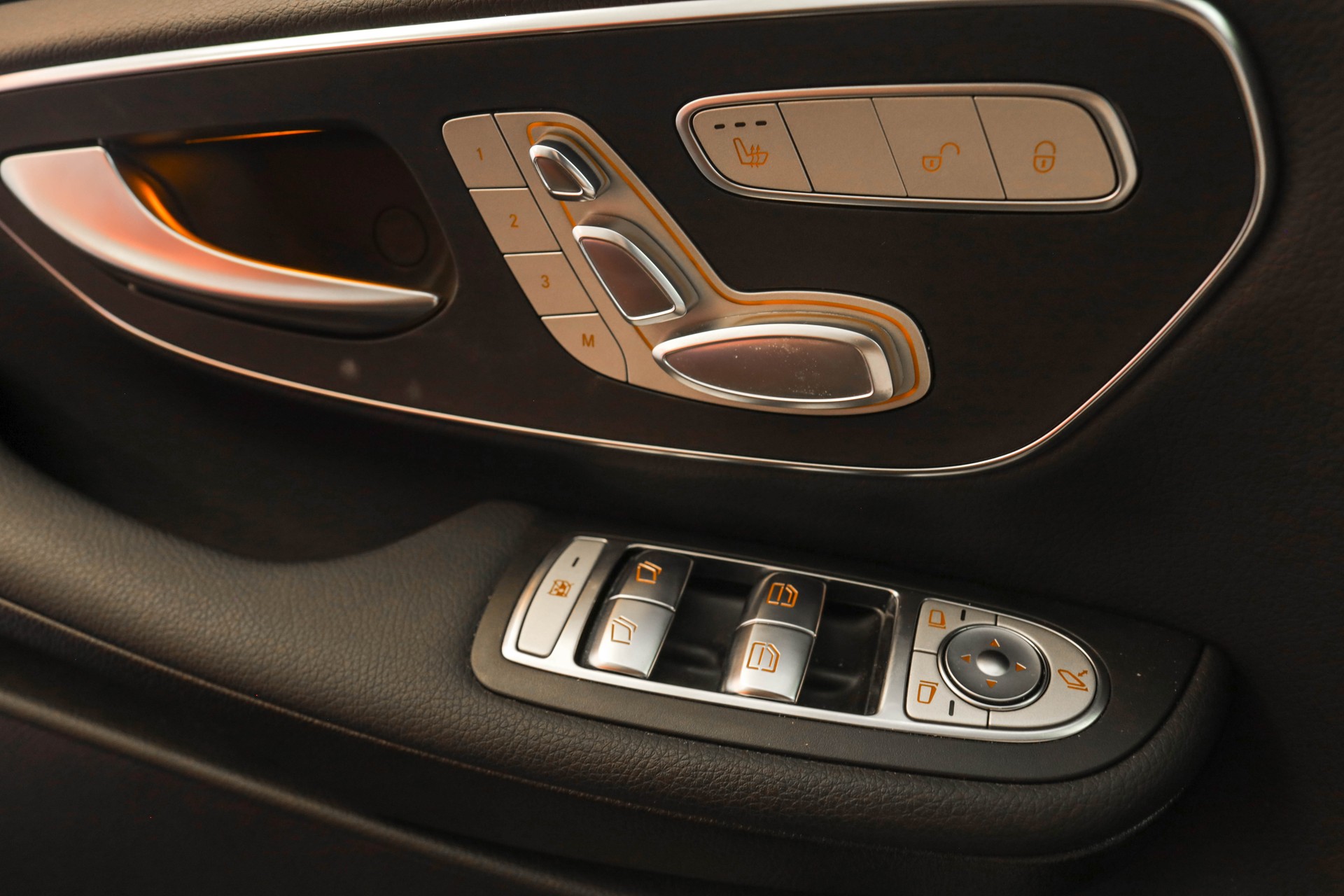 MERCEDES-BENZ Klassen V-VIP V 300 d extralang 4Matic • Smart-TV •-image-19