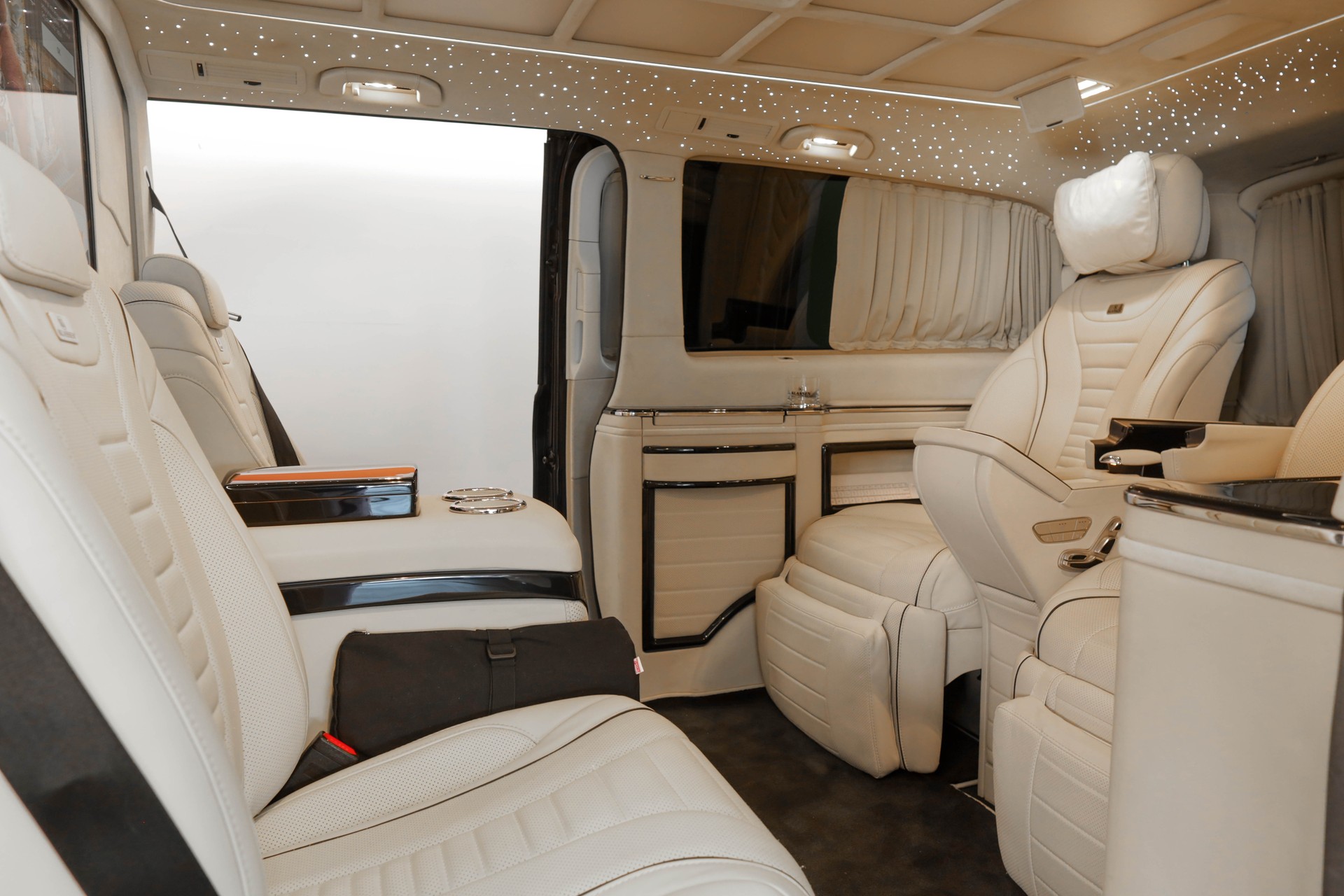 MERCEDES-BENZ Klassen V-VIP V 300 d extralang 4Matic • Smart-TV •-image-25