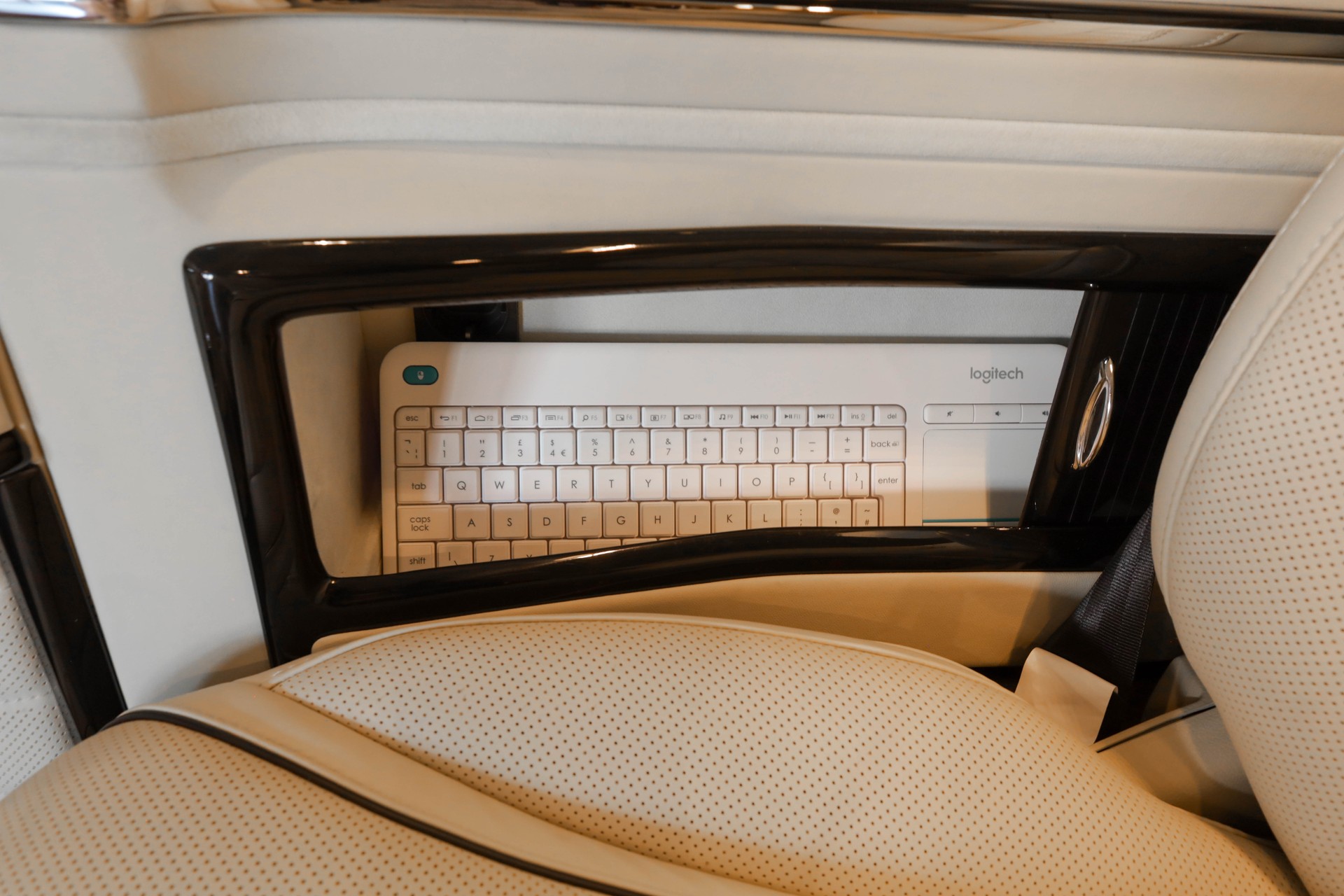 MERCEDES-BENZ Klassen V-VIP V 300 d extralang 4Matic • Smart-TV •-image-21