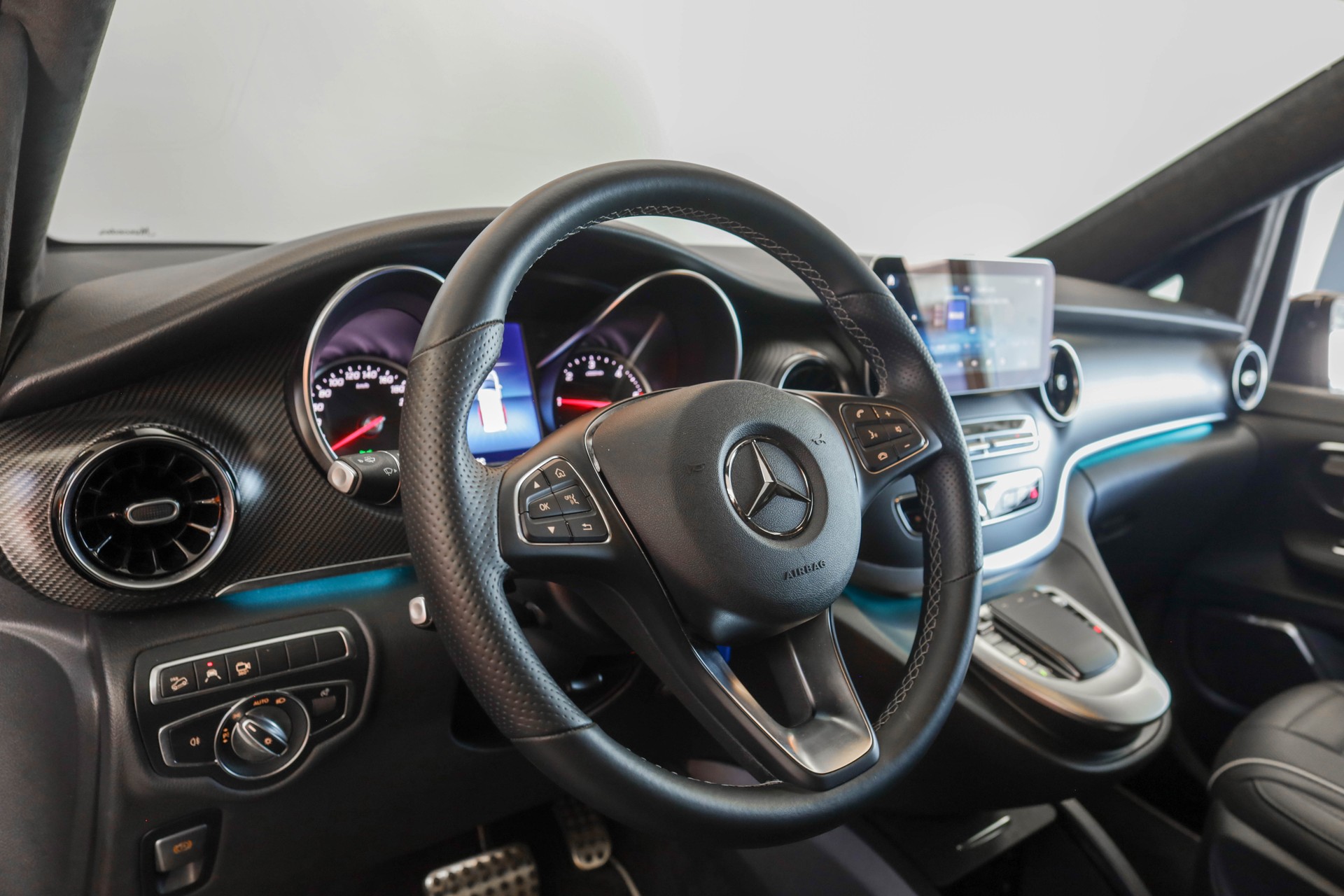 MERCEDES-BENZ Klassen V-VIP V 300 d extralang 4Matic • Smart-TV •-image-10
