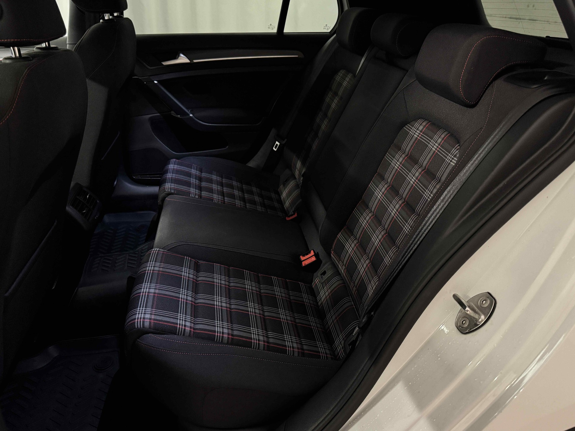 VW Golf 2.0 TSI GTI Performance DSG-image-14
