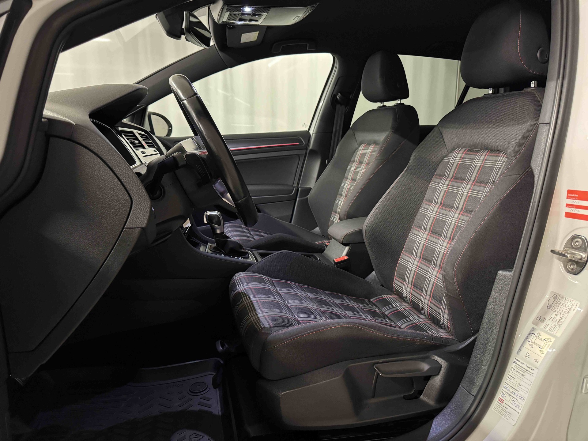 VW Golf 2.0 TSI GTI Performance DSG-image-8