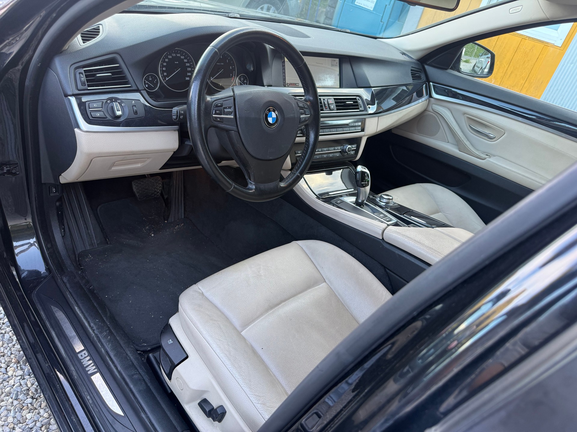BMW 523i Steptronic-image-4