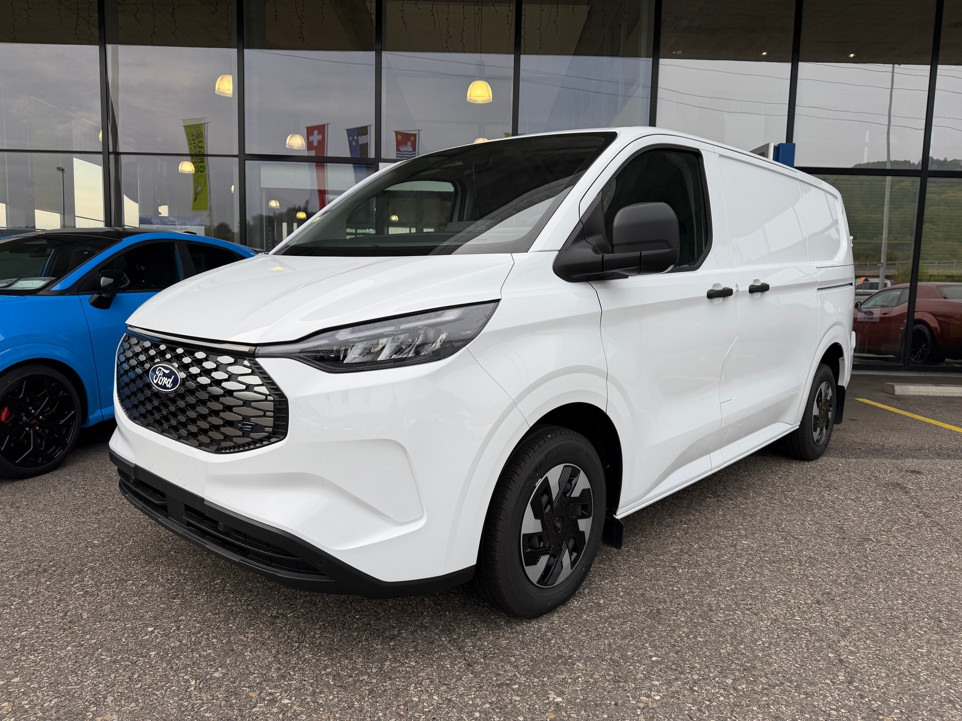 FORD Transit Custom Van 320 L1H1 65kWh Trend-image-0