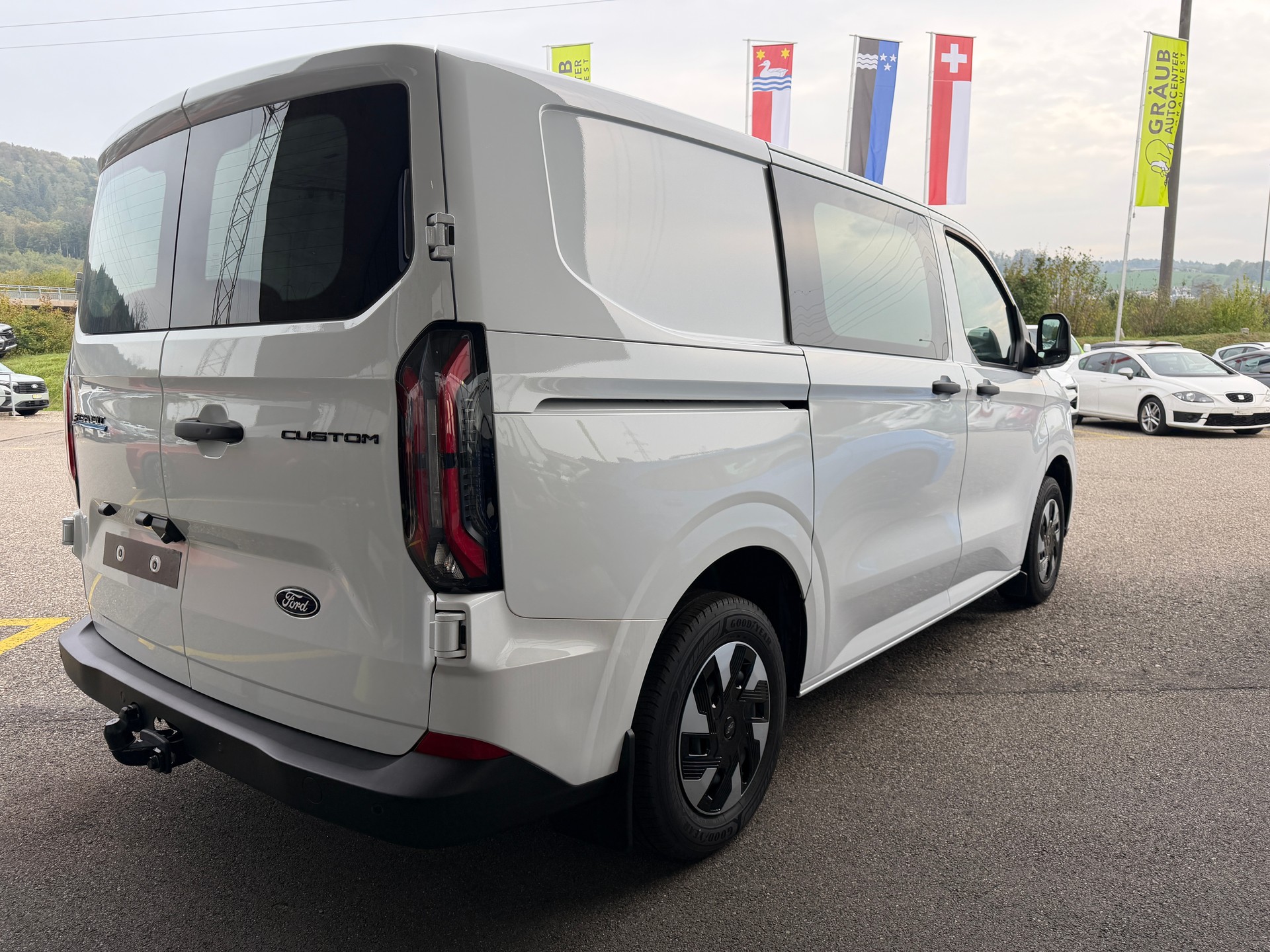 FORD Transit Custom Van 320 L1H1 65kWh Trend-image-5