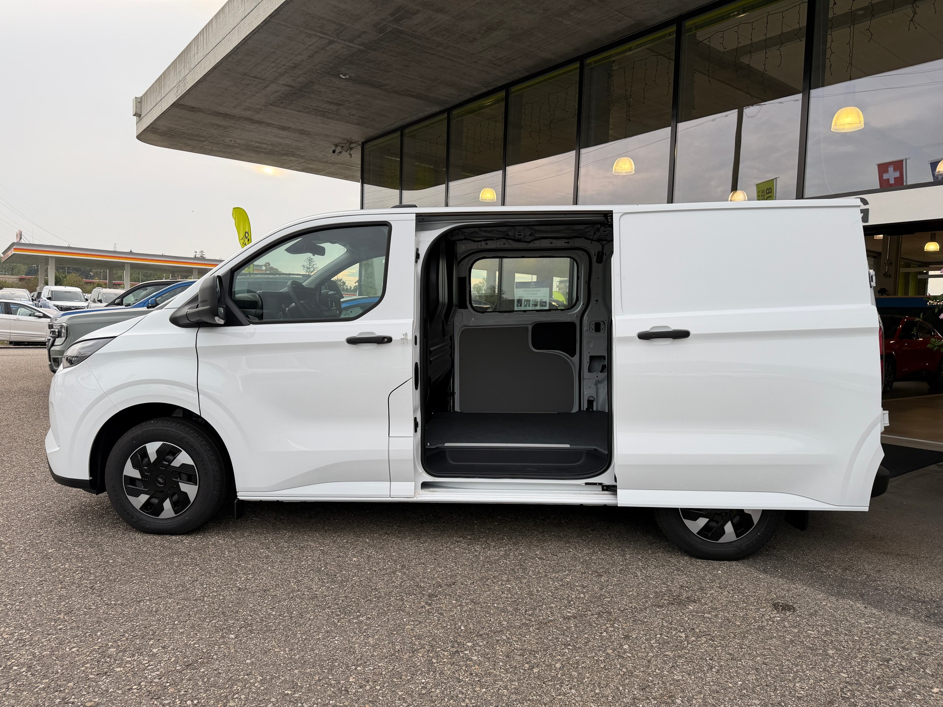 FORD Transit Custom Van 320 L1H1 65kWh Trend-image-8