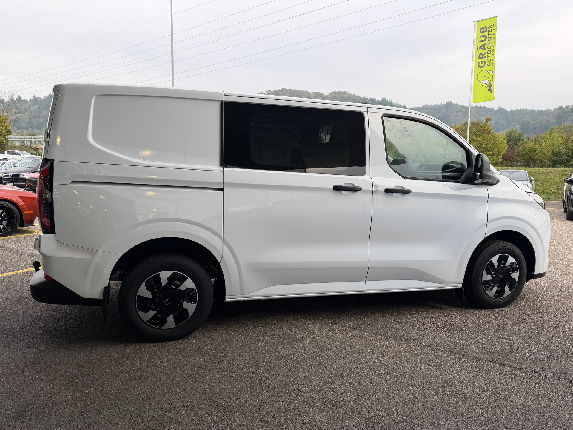FORD Transit Custom Van 320 L1H1 65kWh Trend-image-6