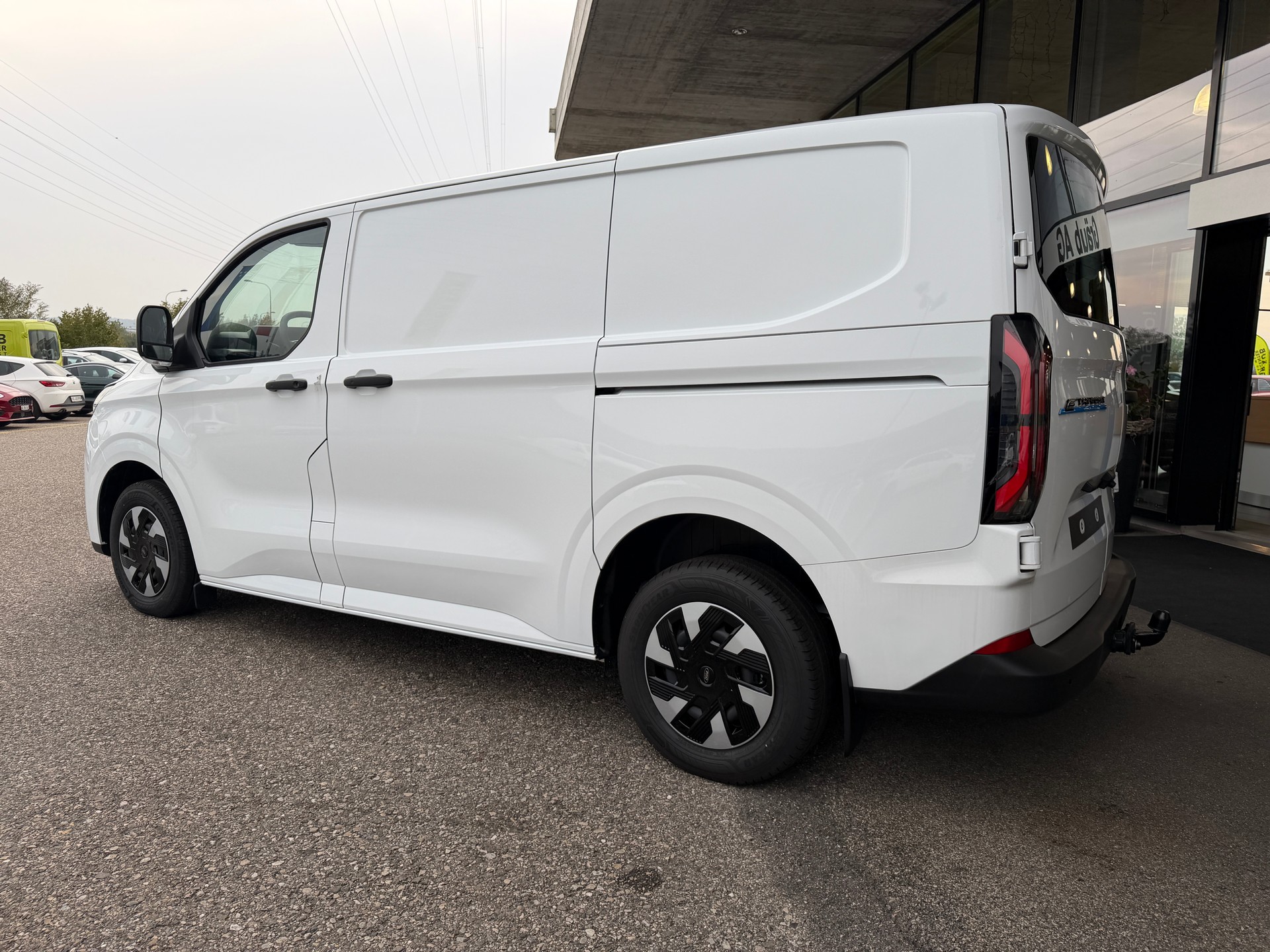 FORD Transit Custom Van 320 L1H1 65kWh Trend-image-4