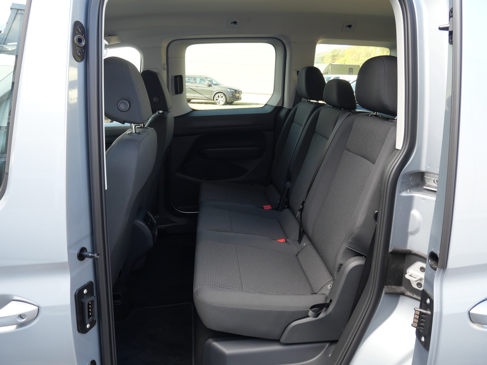 VW Caddy 1.5 TSI Plug in Hybrid DSG *5 Jahre Garantie*-image-7