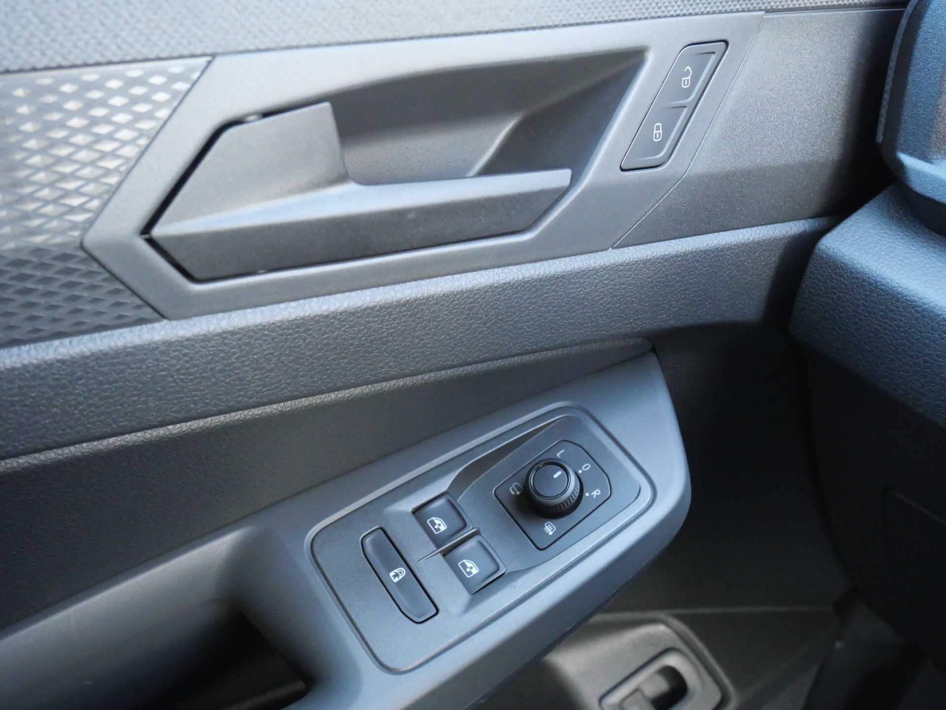 VW Caddy 1.5 TSI Plug in Hybrid DSG *5 Jahre Garantie*-image-23