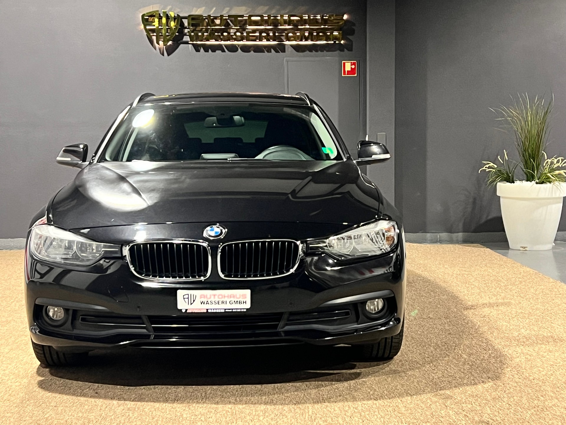 BMW 318d xDrive Touring-image-8