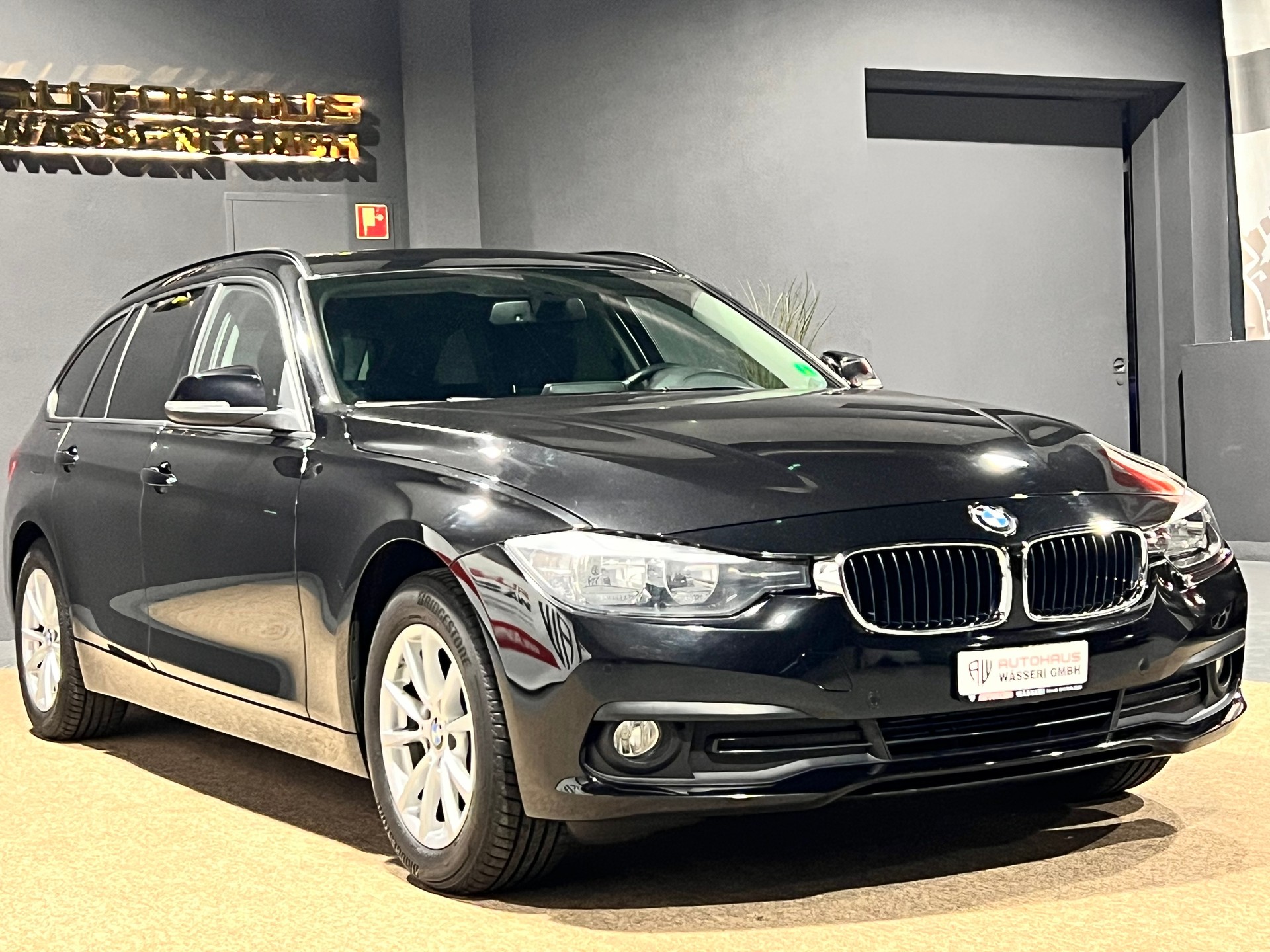 BMW 318d xDrive Touring-image-0